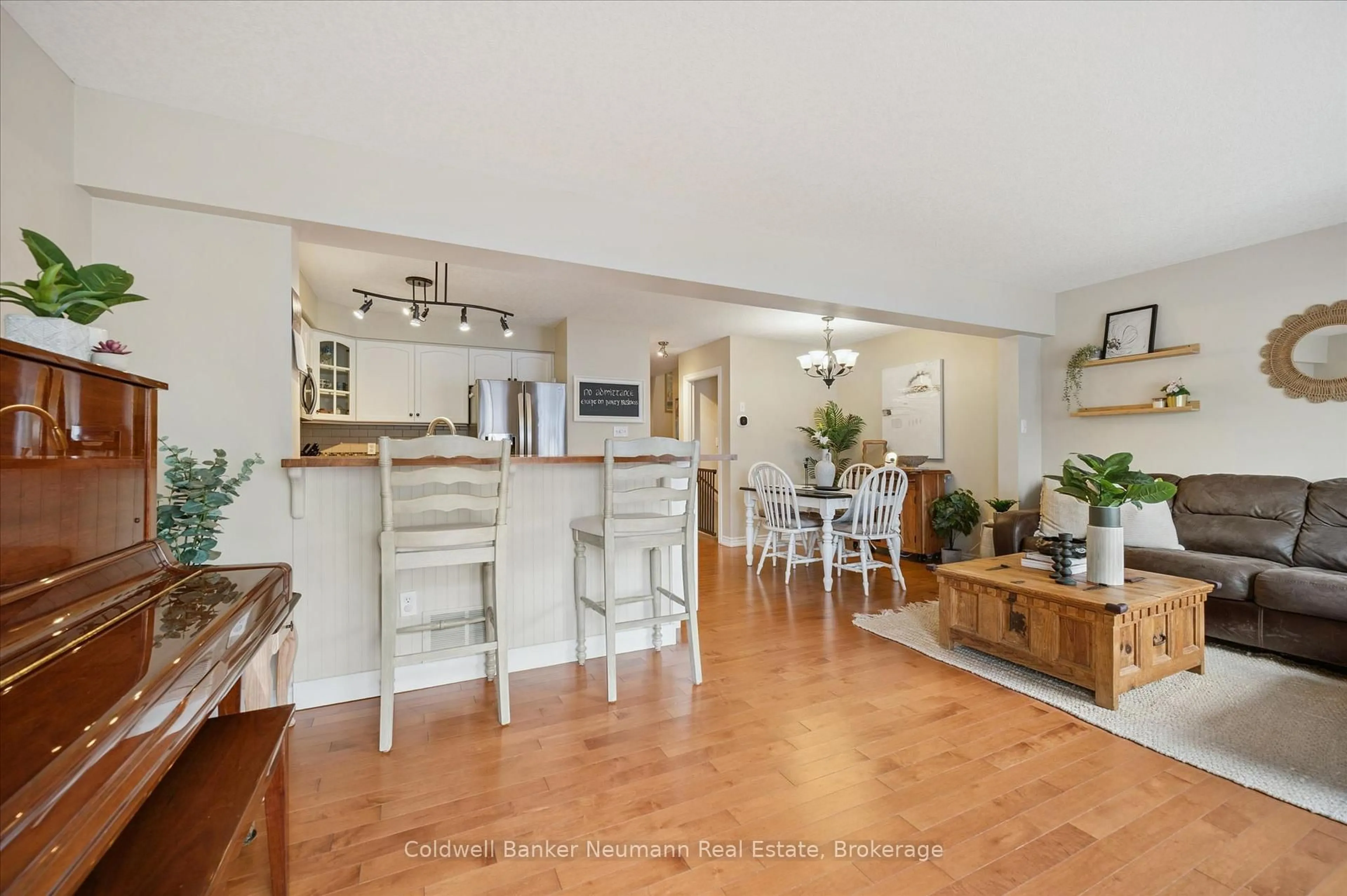 Open concept kitchen, unknown for 47 Gibbons Dr, Centre Wellington Ontario N1M 3T4