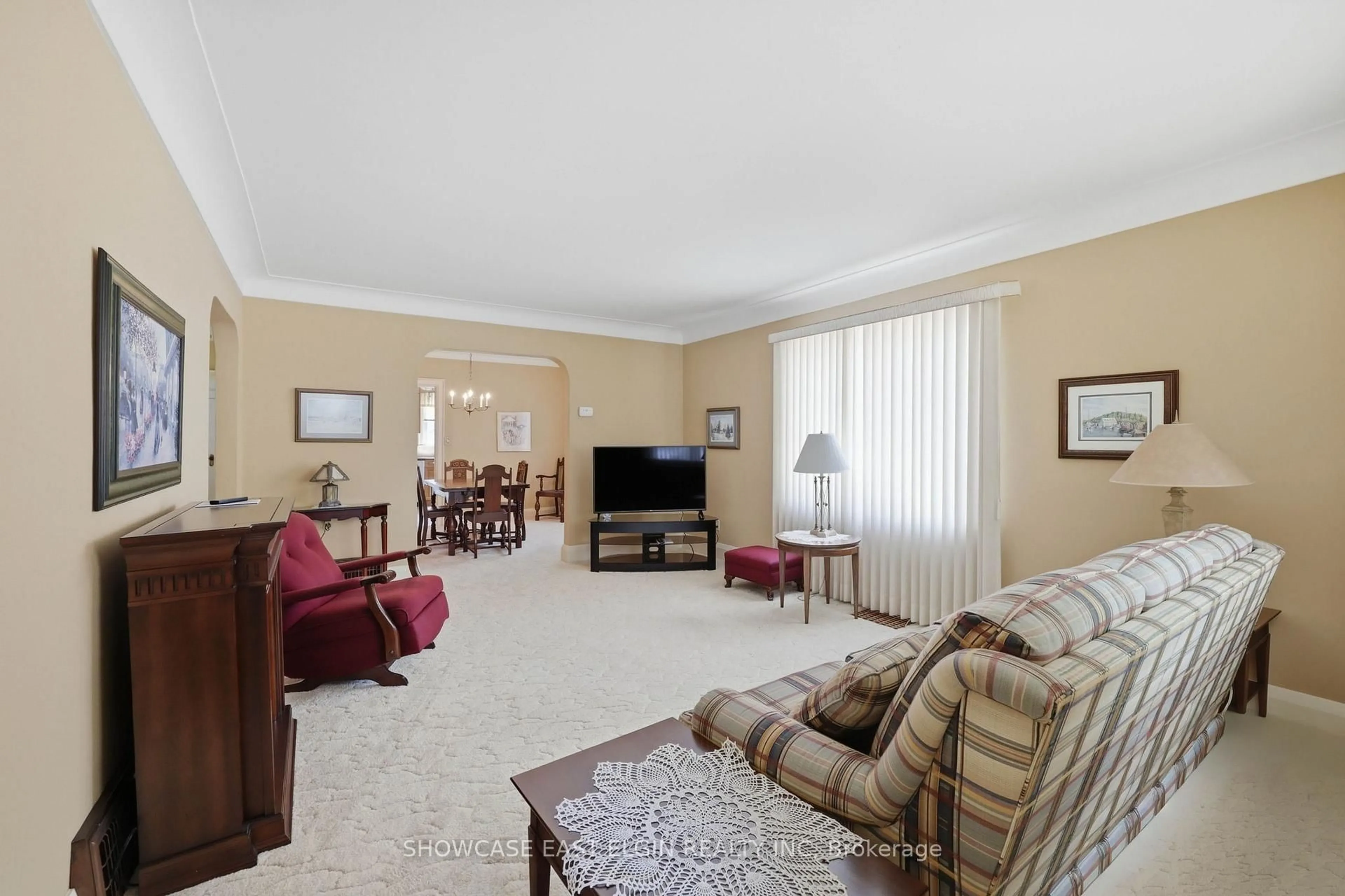 Living room with furniture, unknown for 31 Park St, Aylmer Ontario N5H 2P2