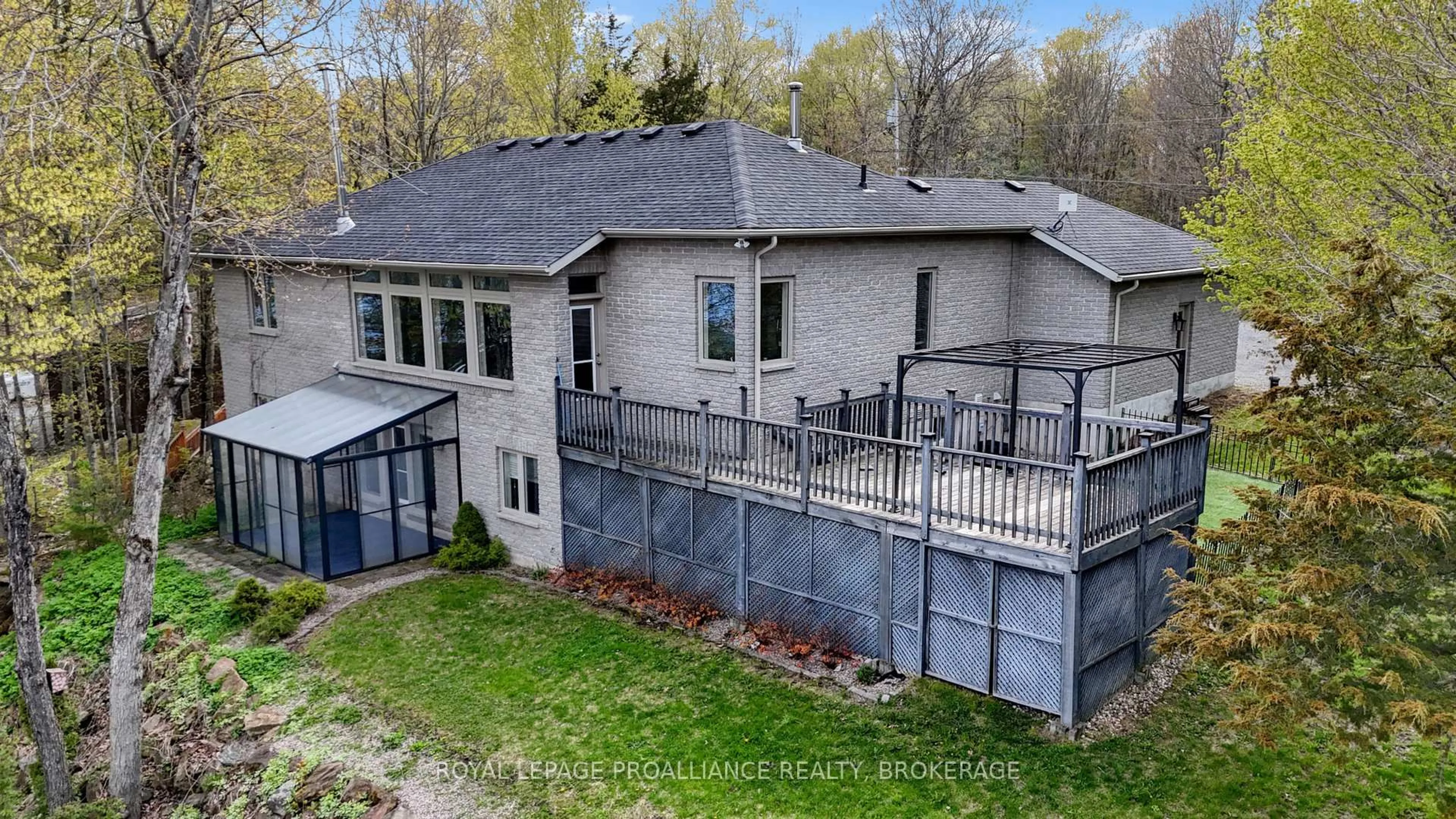 A pic from outside/outdoor area/front of a property/back of a property/a pic from drone, building for 4194C Hiawatha Lane, Battersea Ontario K0H 1H0