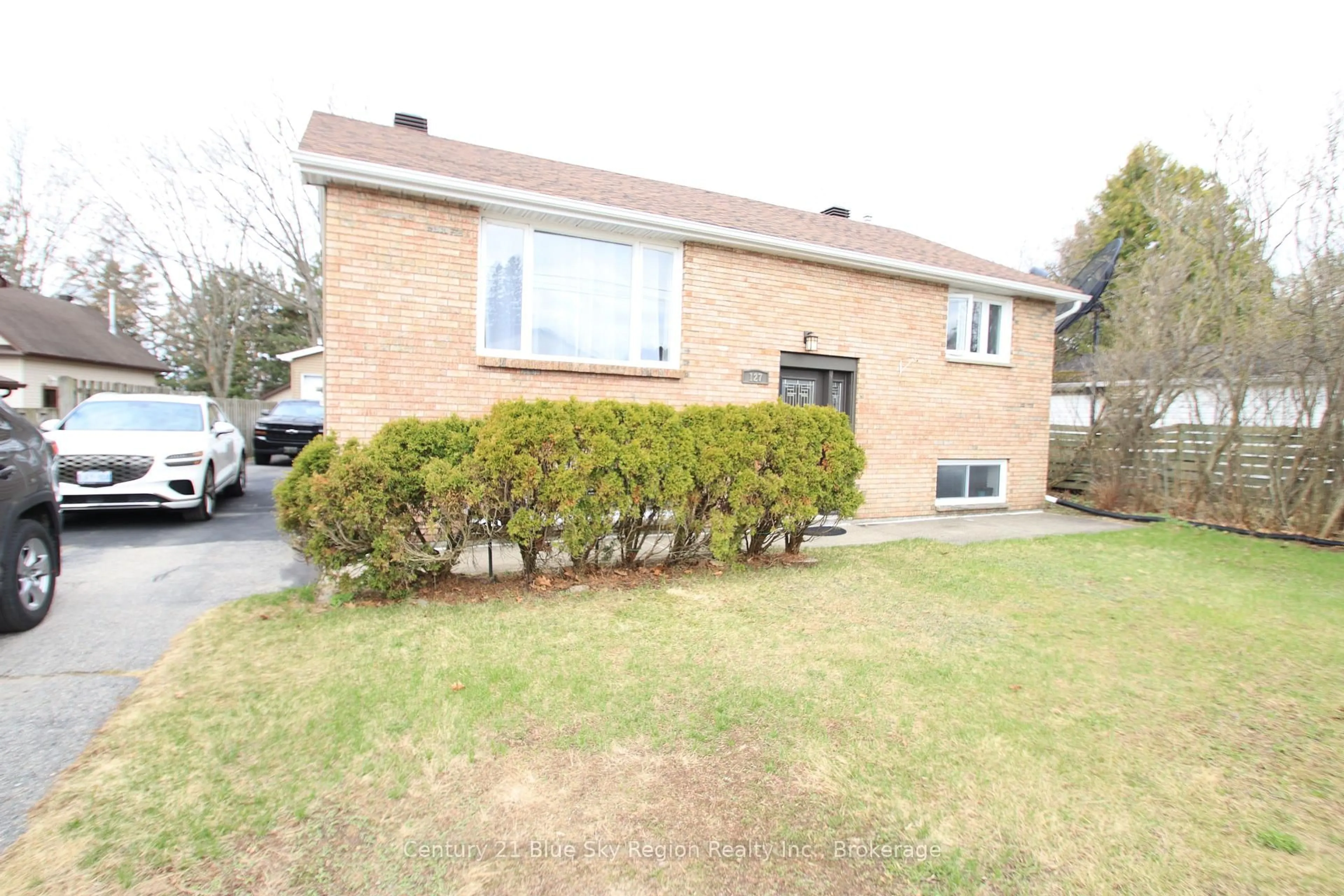 Home with brick exterior material, street for 127 Bennett St, North Bay Ontario P1B 8X5