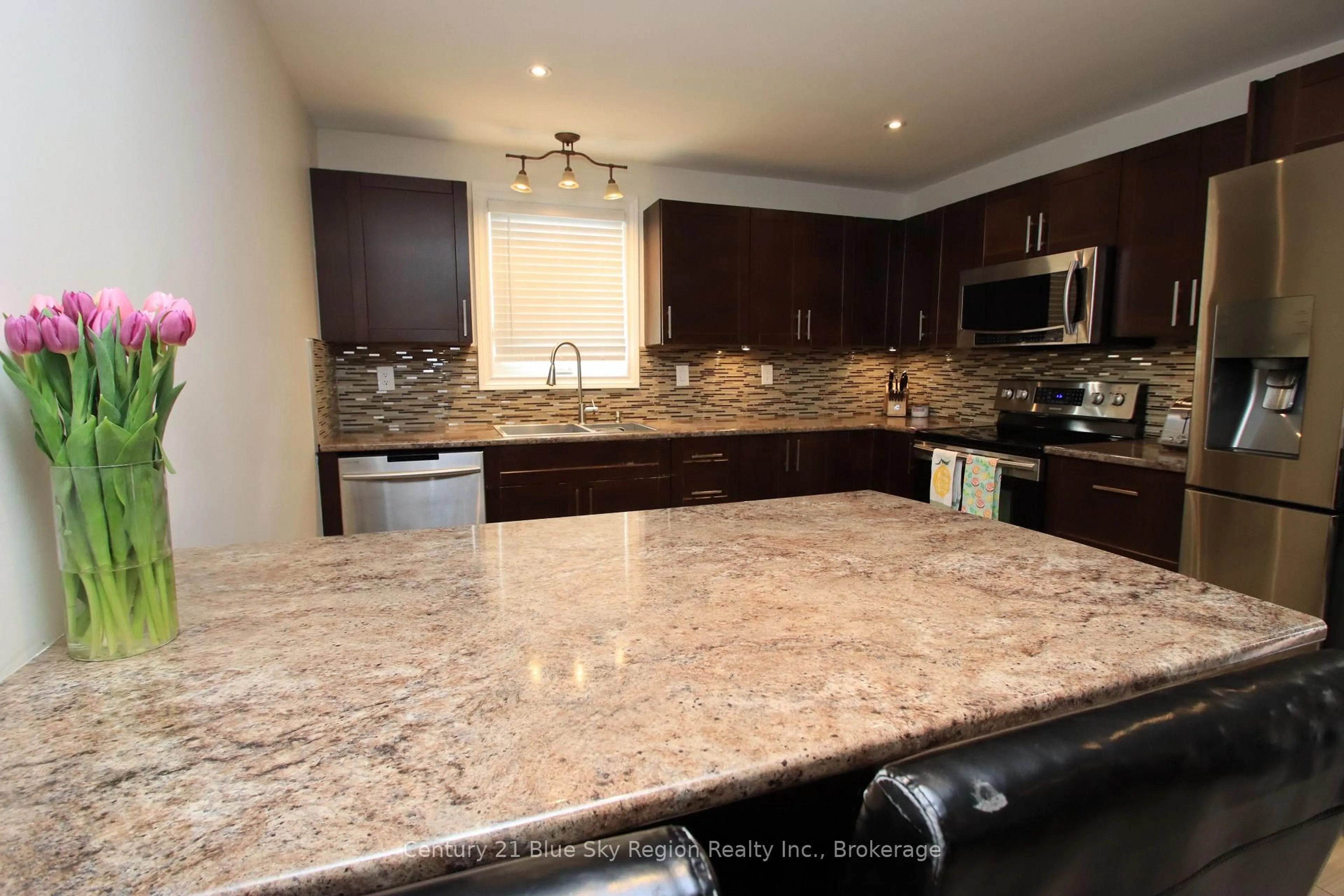 Open concept kitchen, ceramic/tile floor for 127 Bennett St, North Bay Ontario P1B 8X5