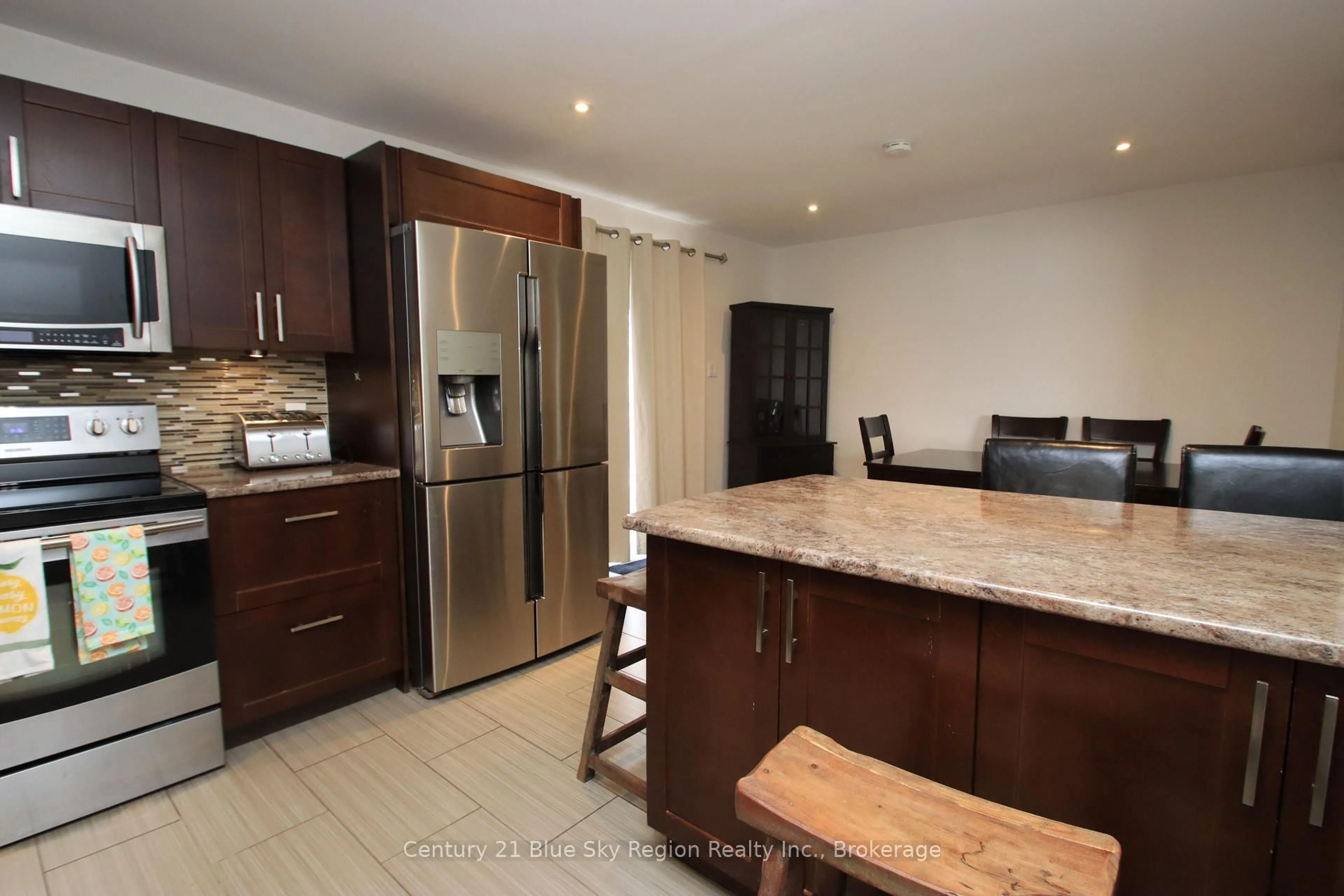 Open concept kitchen, unknown for 127 Bennett St, North Bay Ontario P1B 8X5
