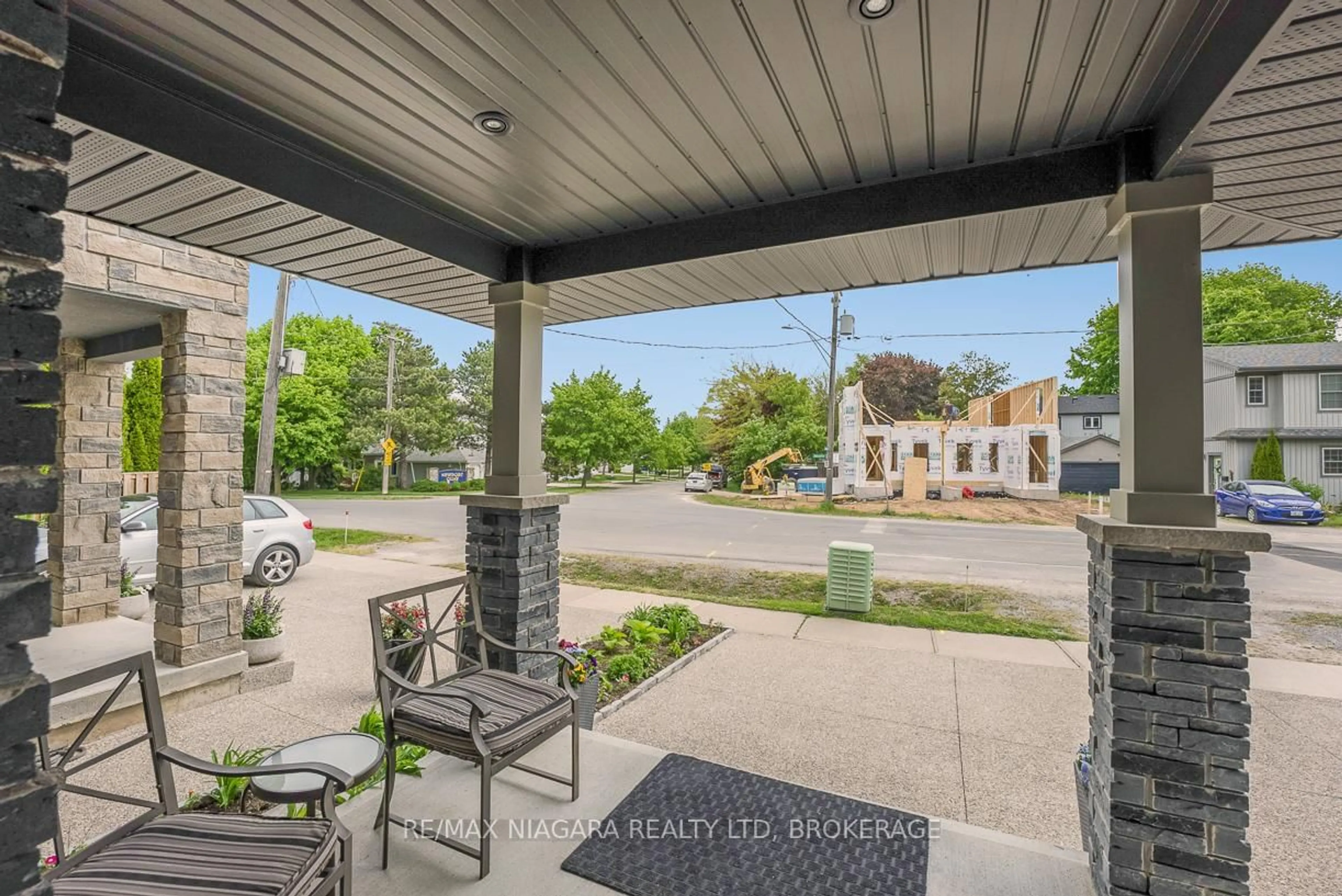 Patio, street for 77B BROADWAY, St. Catharines Ontario L2M 7Y3