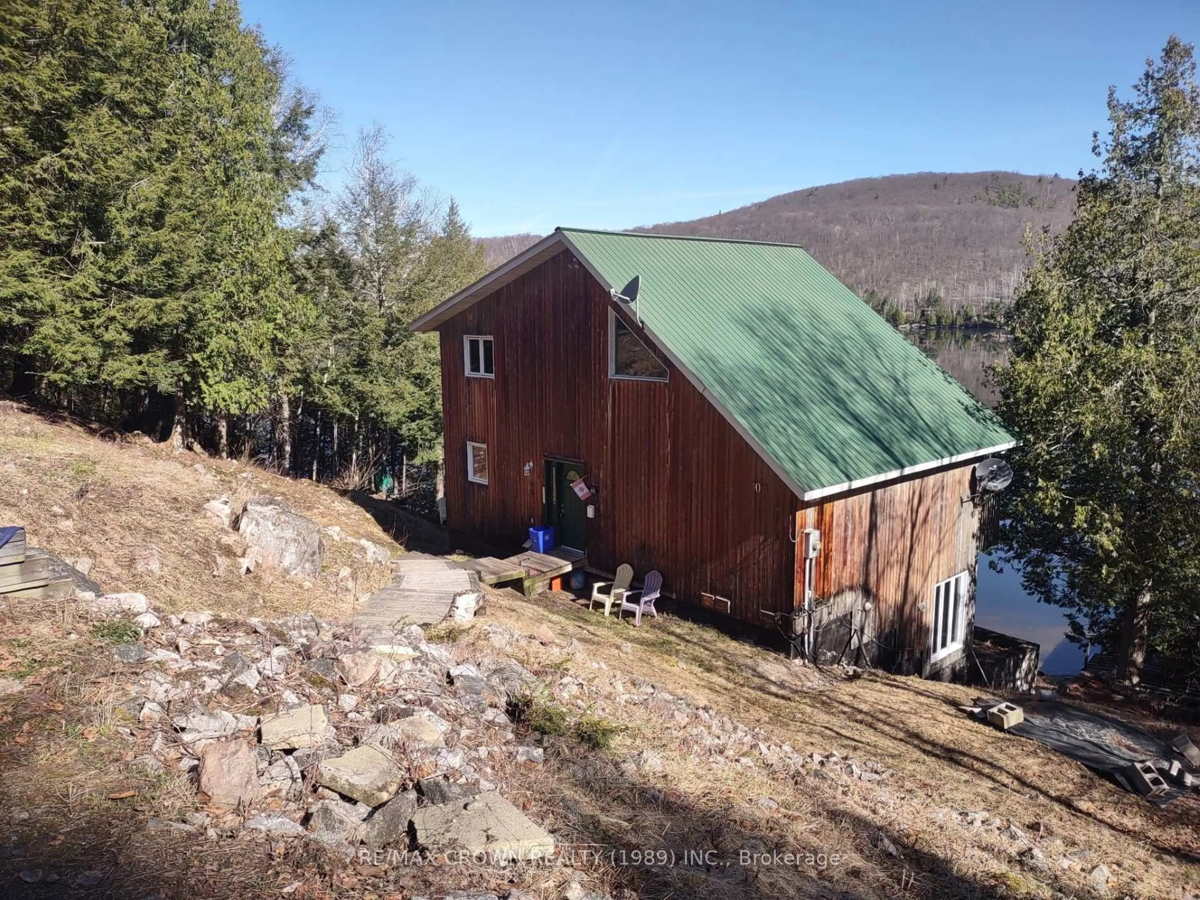 A pic from outside/outdoor area/front of a property/back of a property/a pic from drone, unknown for 400A Shorewood Rd, North Bay Ontario P1B 8G4