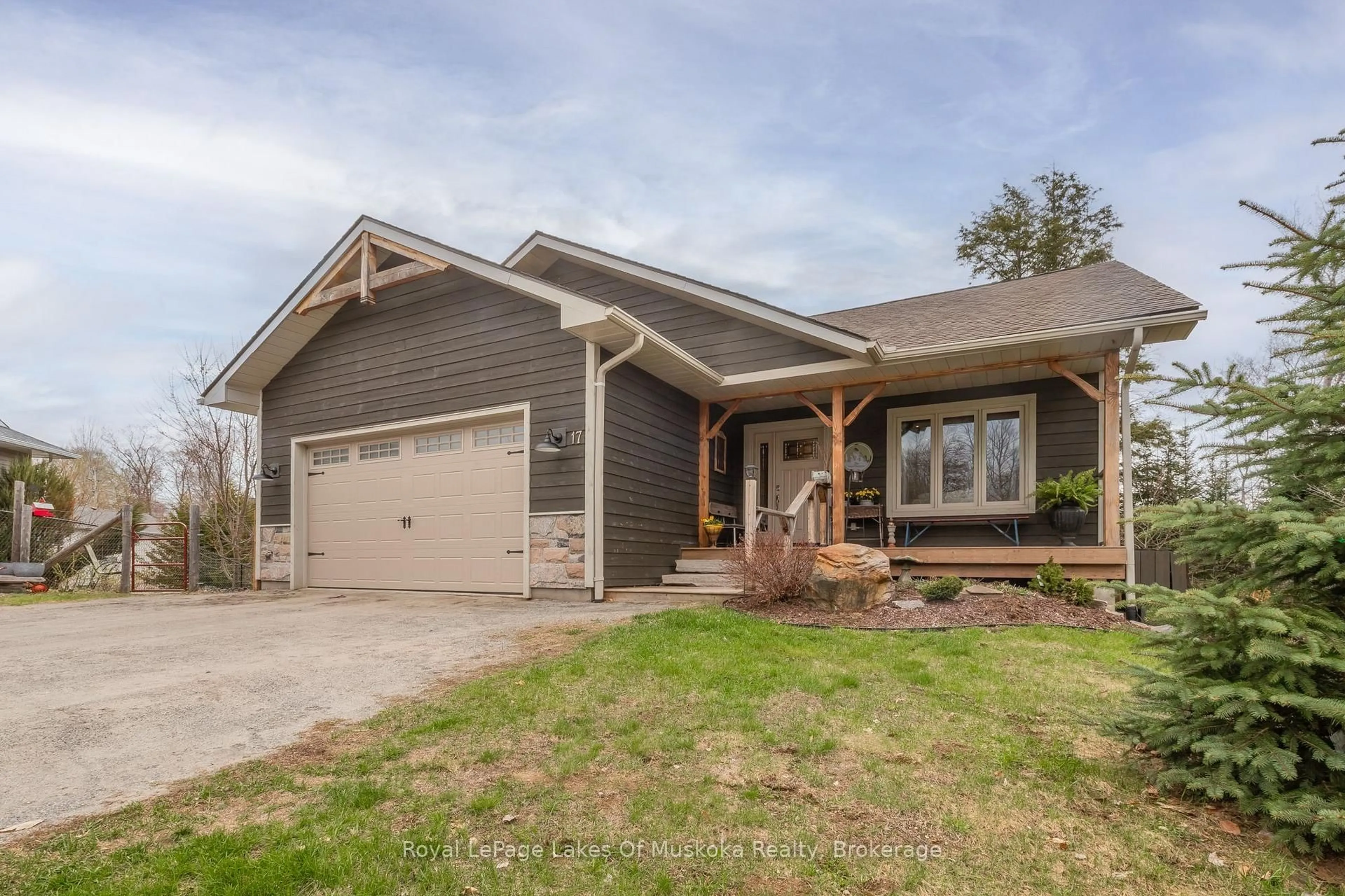 Home with brick exterior material, street for 17 Hart Crt, Huntsville Ontario P1H 1T6