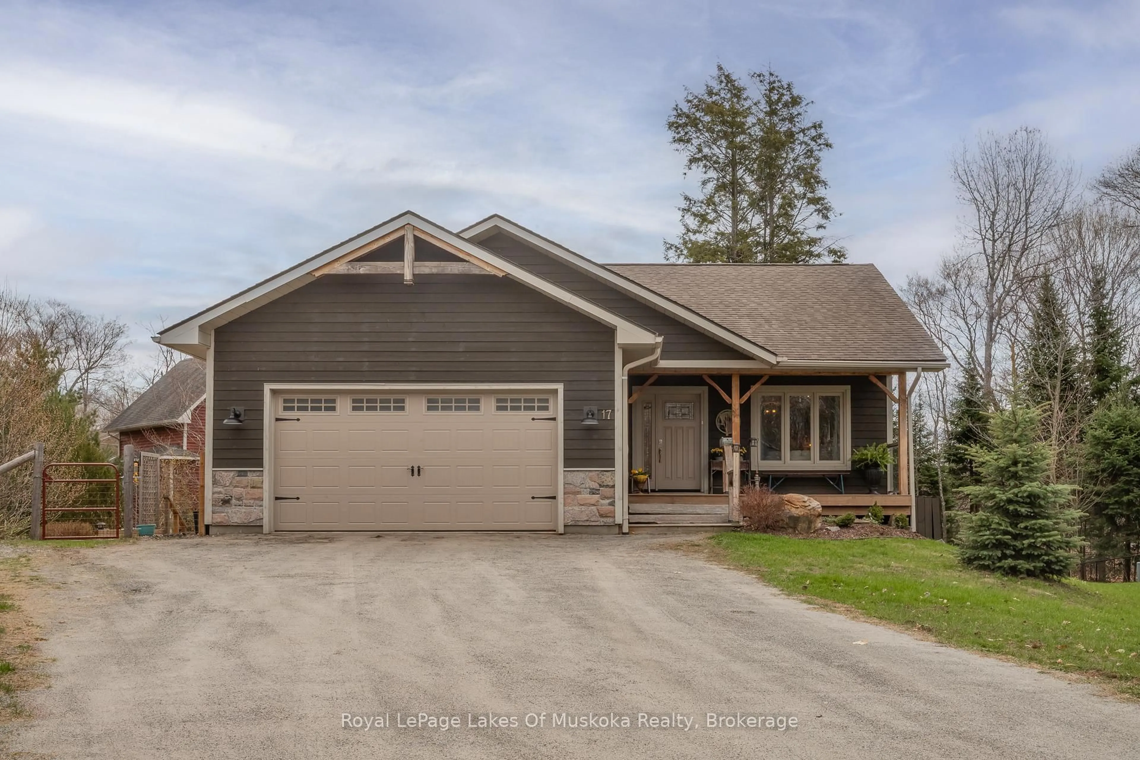 Home with brick exterior material, street for 17 Hart Crt, Huntsville Ontario P1H 1T6