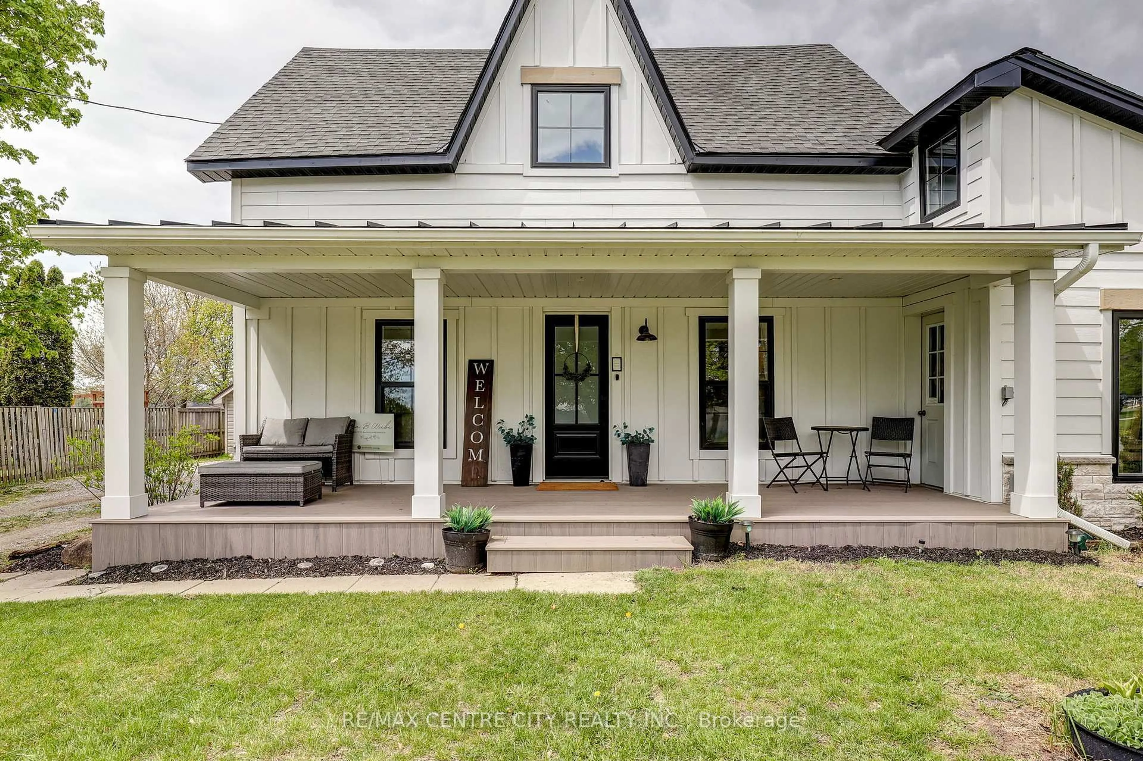 Home with vinyl exterior material, street for 6627 Springfield Rd, Malahide Ontario N5H 2R5
