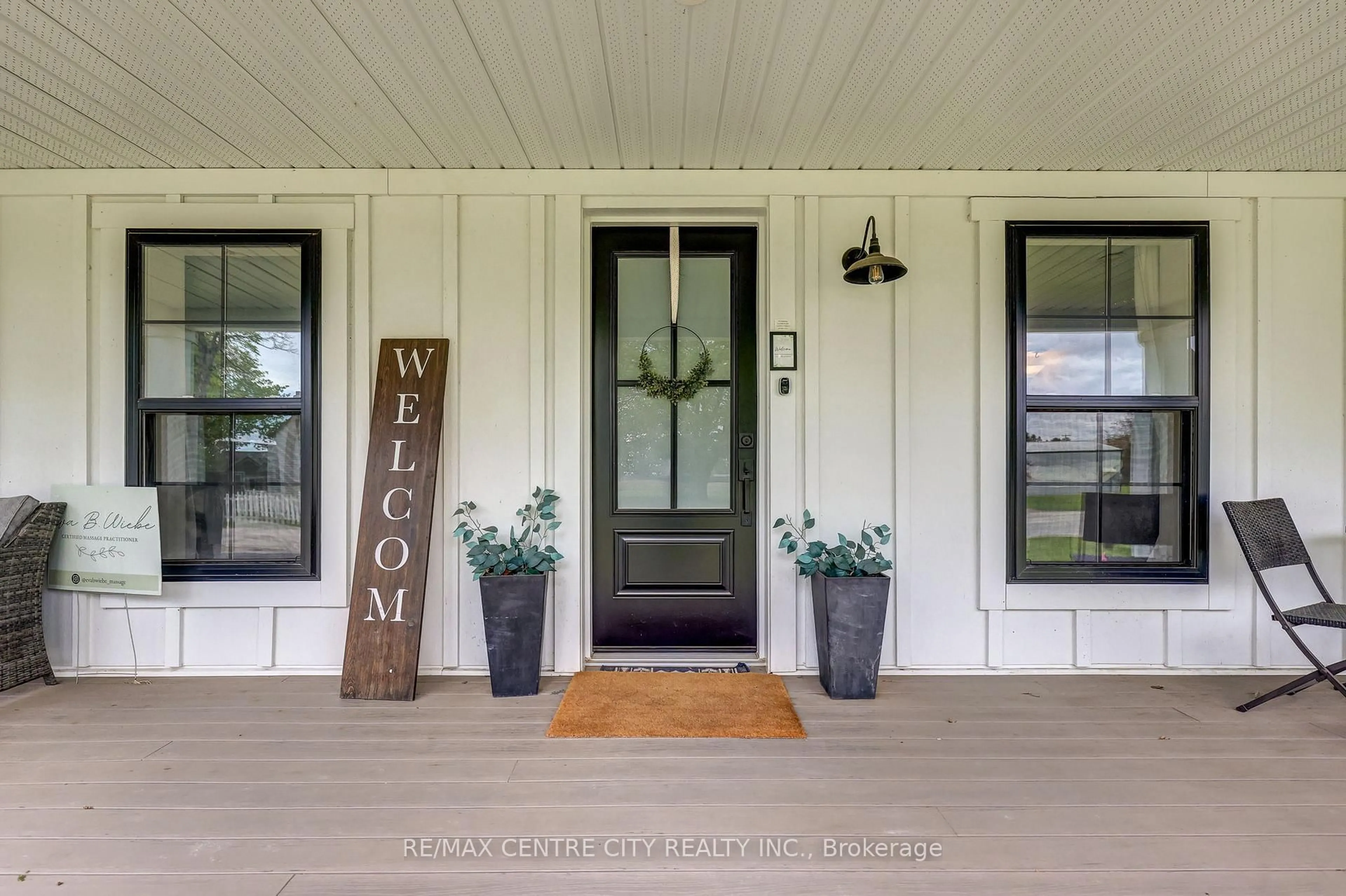 Indoor entryway for 6627 Springfield Rd, Malahide Ontario N5H 2R5