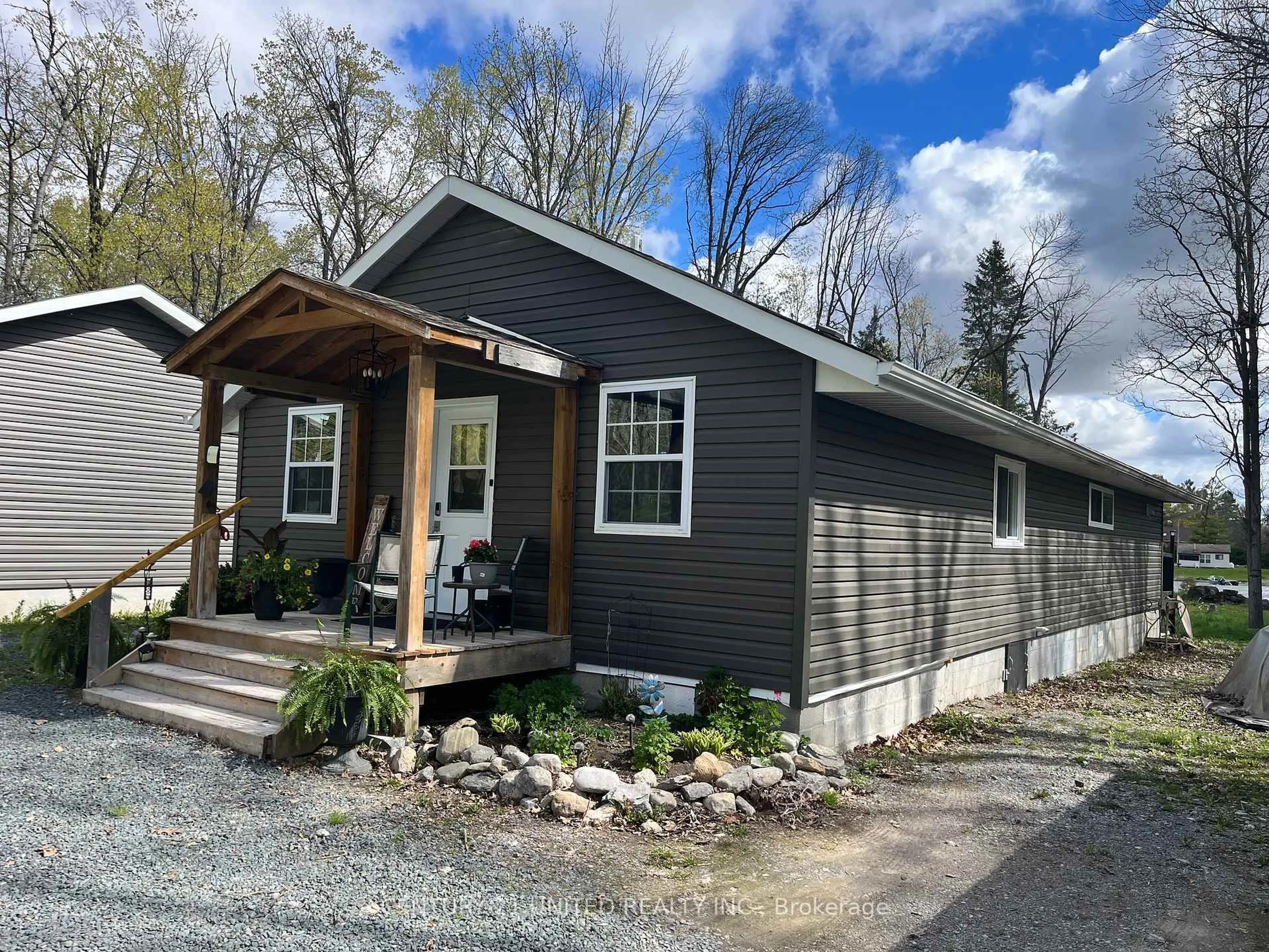 Home with vinyl exterior material, street for 472 Canal Rd, Trent Hills Ontario K0L 1L0