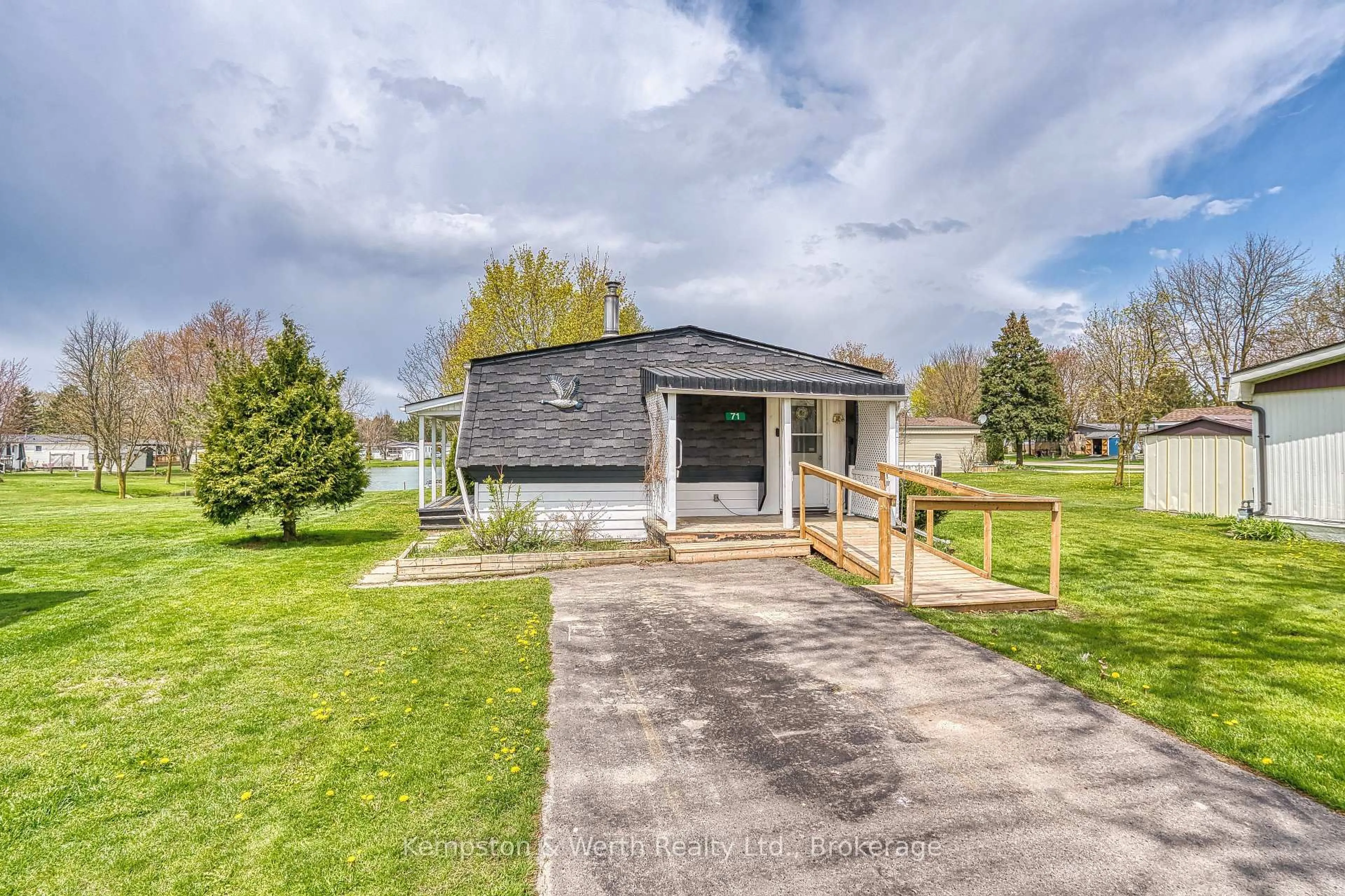 Shed for 71 Fairview Cres, North Perth Ontario N4W 3G8