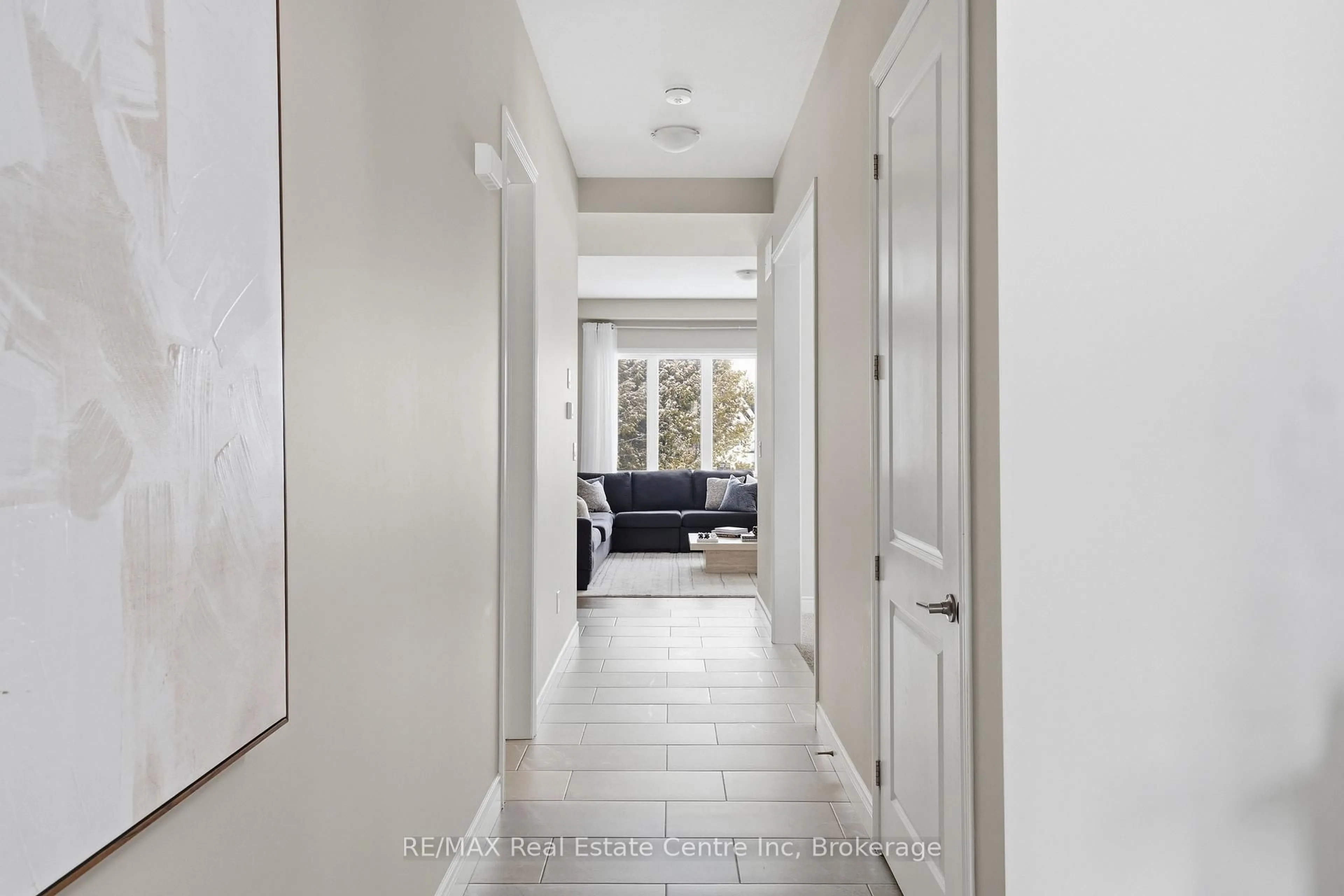 Indoor entryway for 162 HARRISON St, Centre Wellington Ontario N0B 1S0