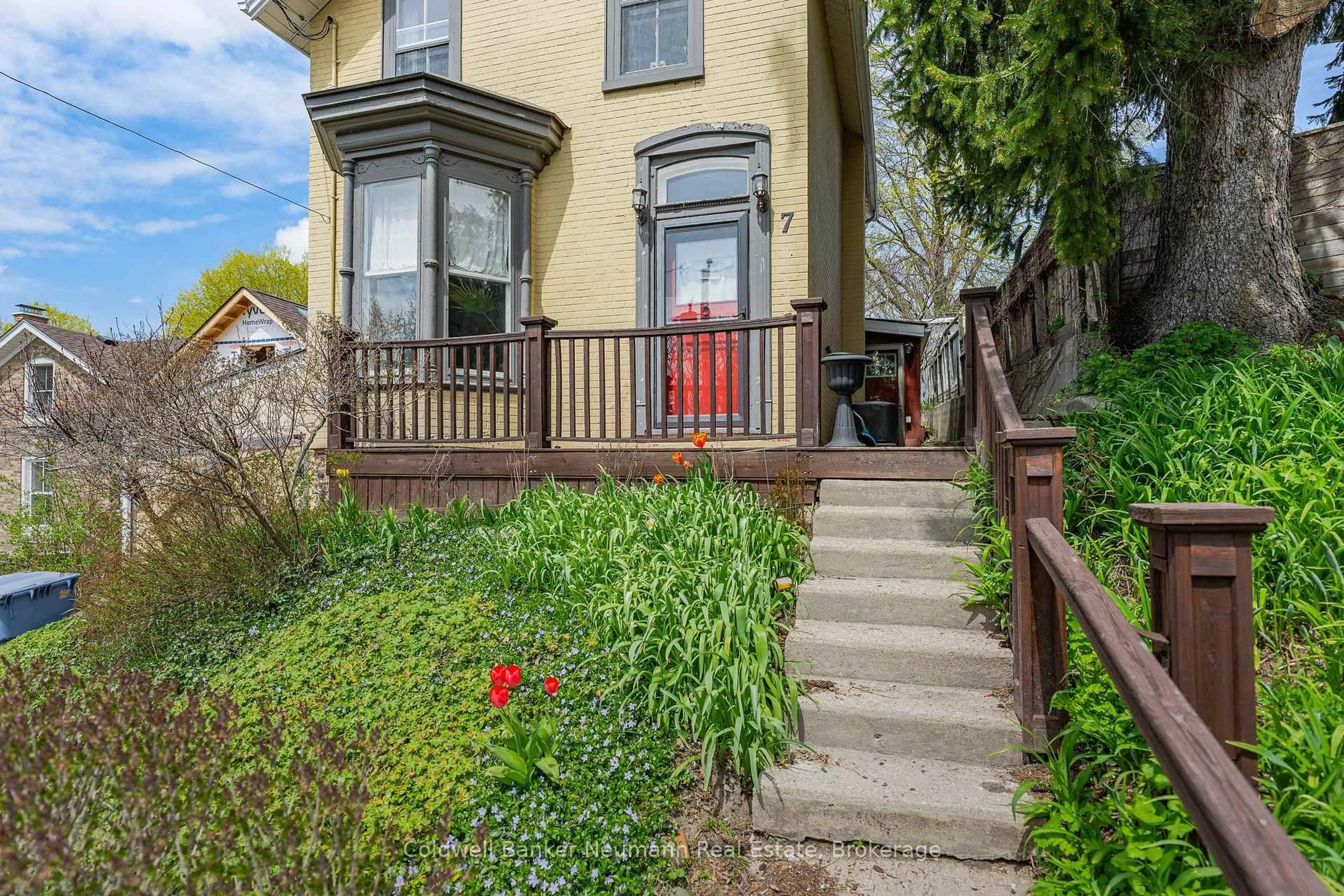 Patio, street for 7 Durham St, Guelph Ontario N1H 2Y1