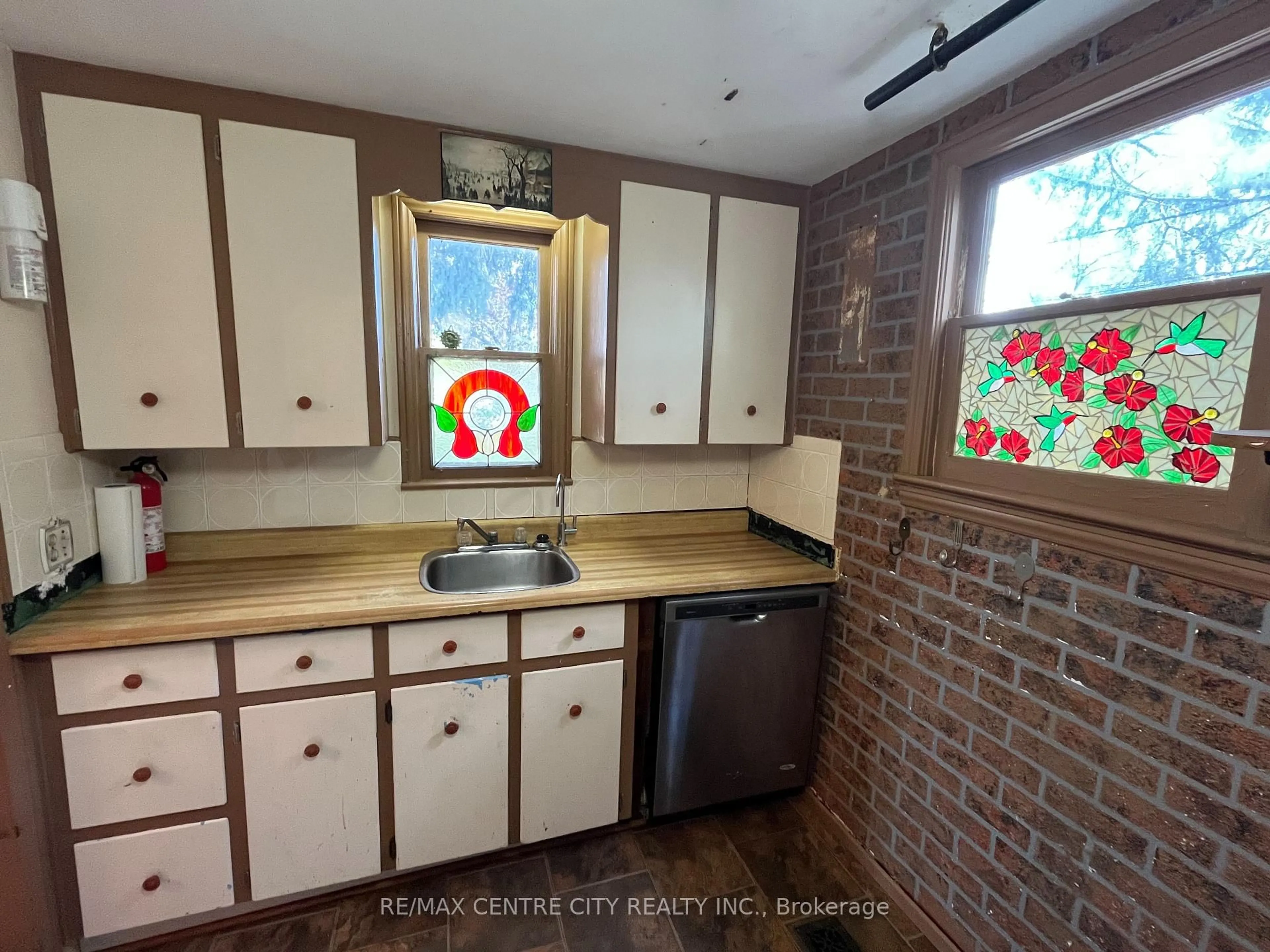 Standard kitchen, unknown for 121 Barker St, London East Ontario N5Y 1X9