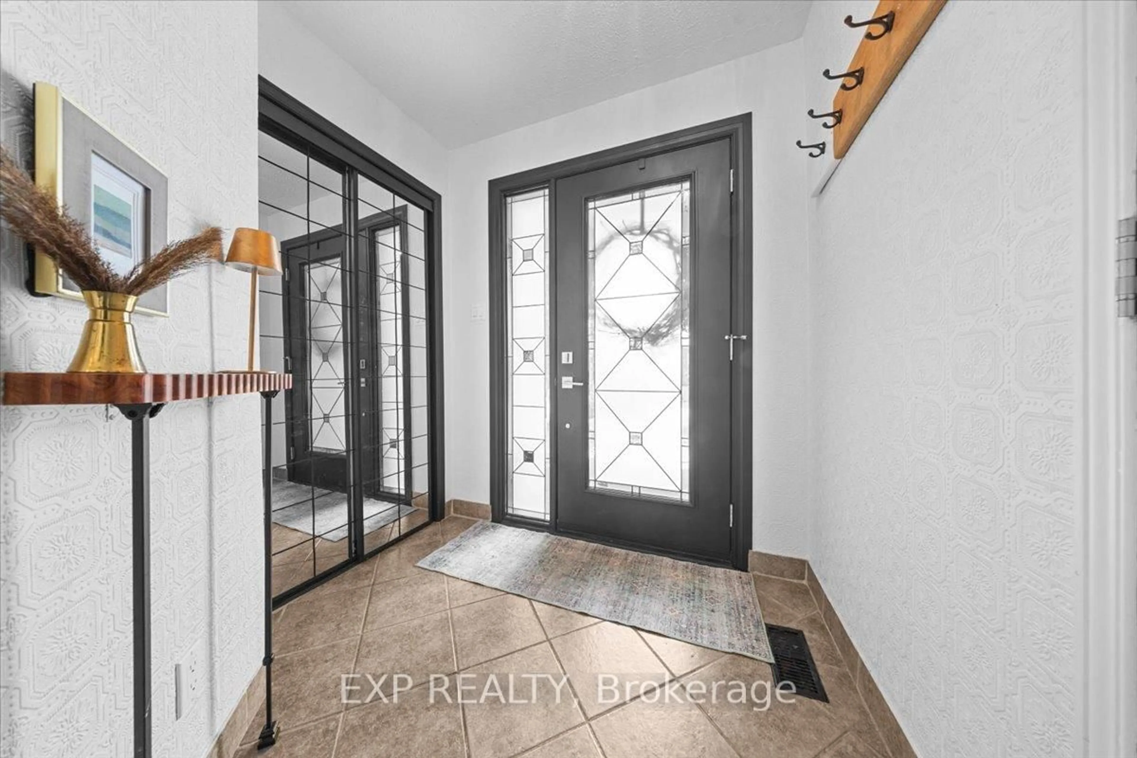 Indoor entryway for 14 Industrial Dr #D, North Dundas Ontario K0A 1A0