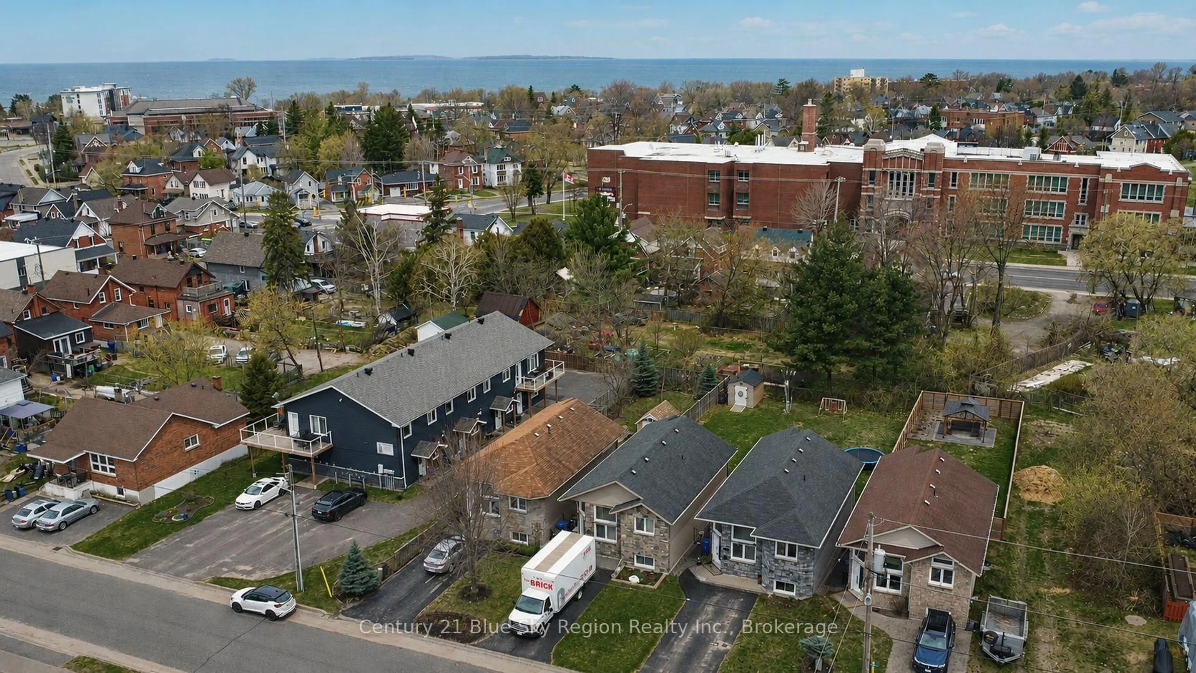 A pic from outside/outdoor area/front of a property/back of a property/a pic from drone, unknown for 545 Ann St, North Bay Ontario P1B 5L4