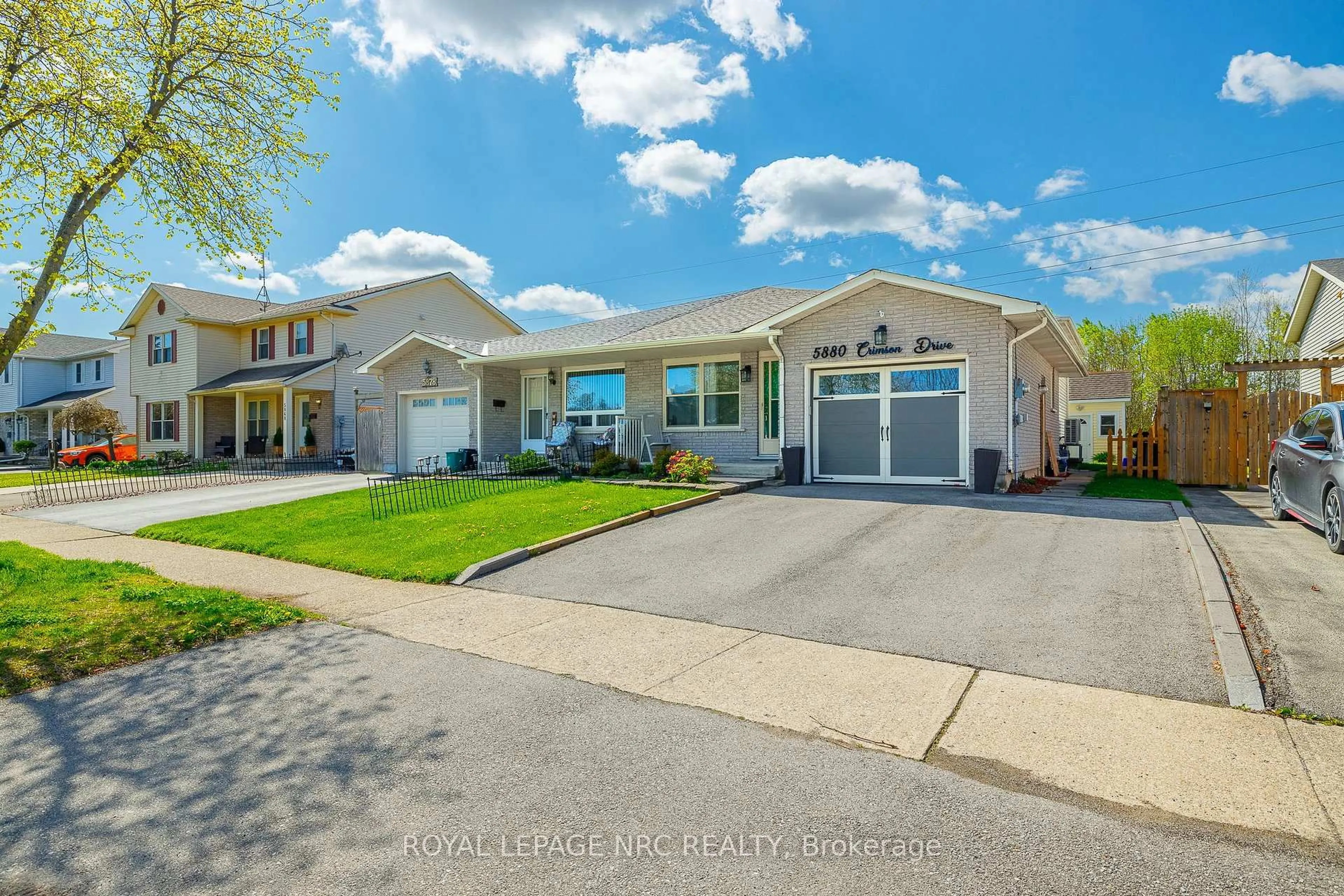 Home with vinyl exterior material, street for 5880 Crimson Dr, Niagara Falls Ontario L2G 7T7