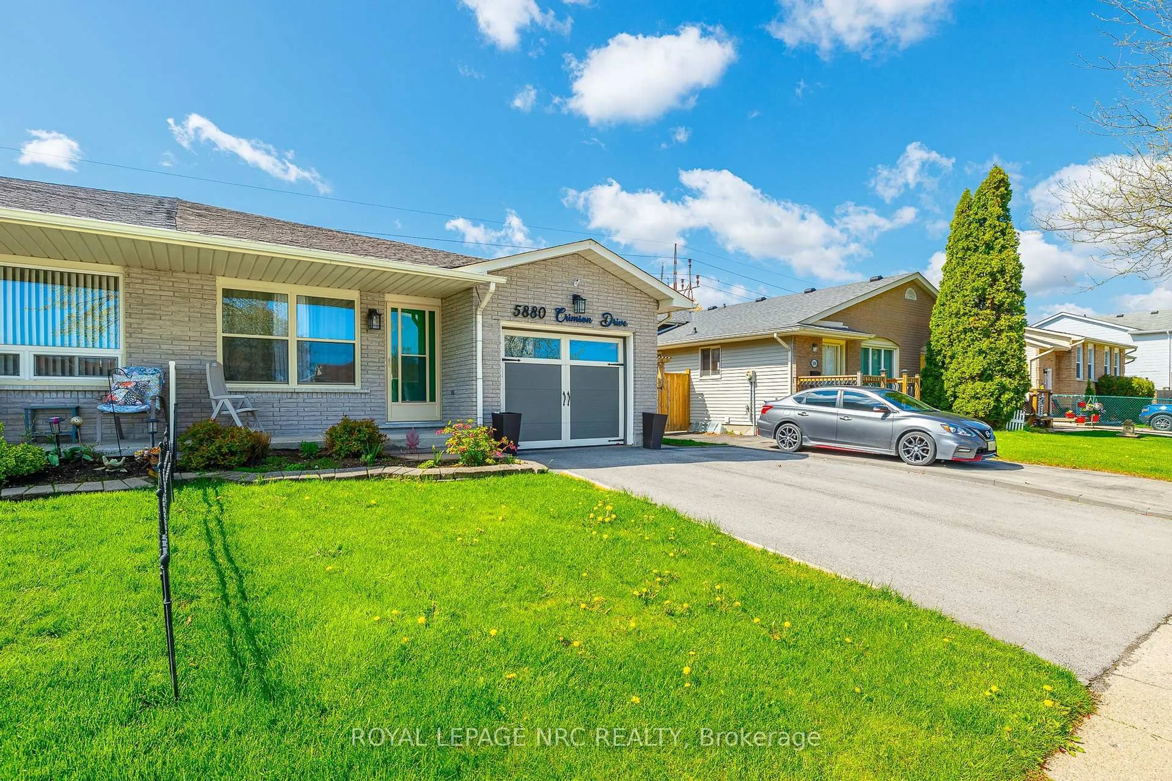 Home with vinyl exterior material, street for 5880 Crimson Dr, Niagara Falls Ontario L2G 7T7