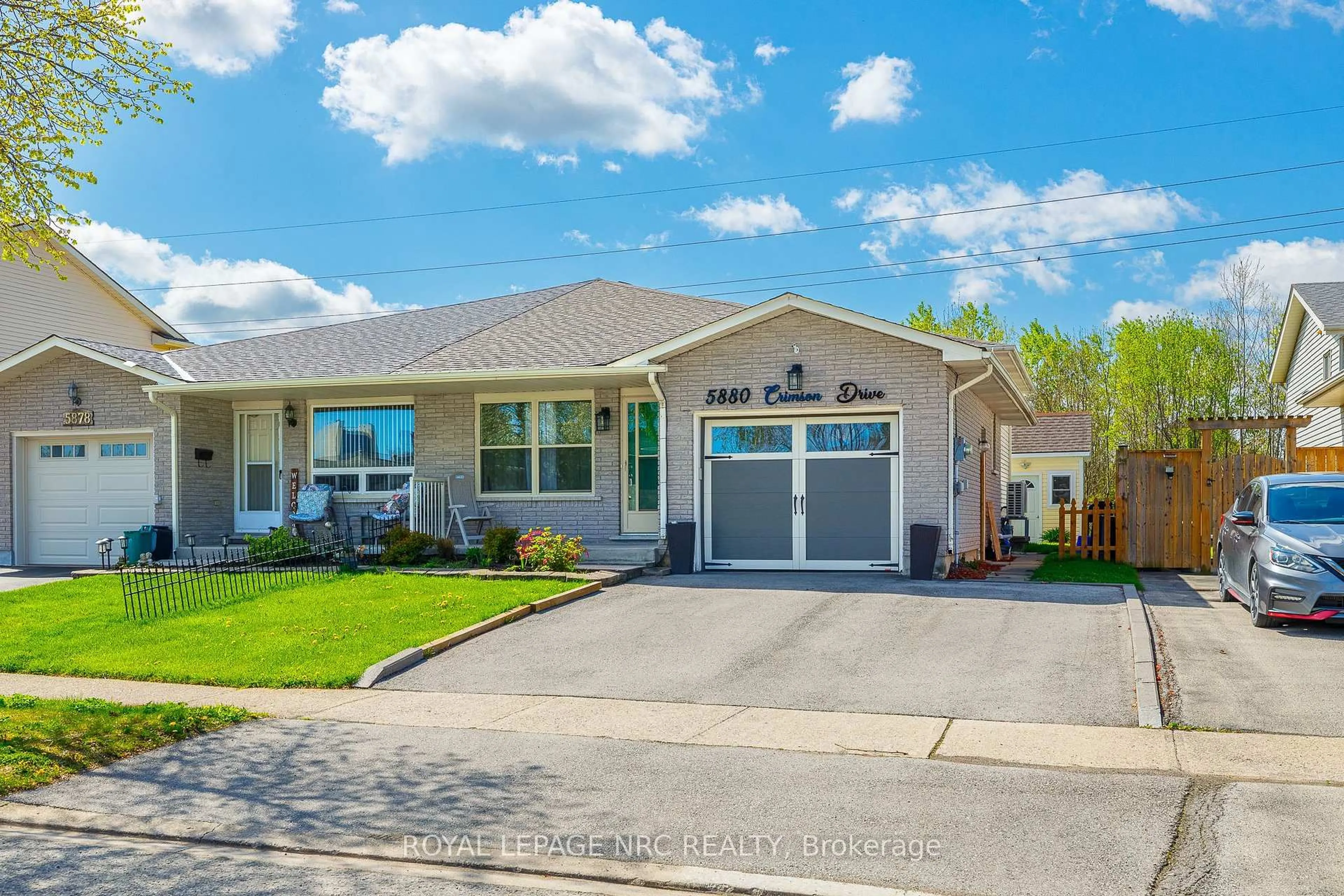 Home with vinyl exterior material, street for 5880 Crimson Dr, Niagara Falls Ontario L2G 7T7