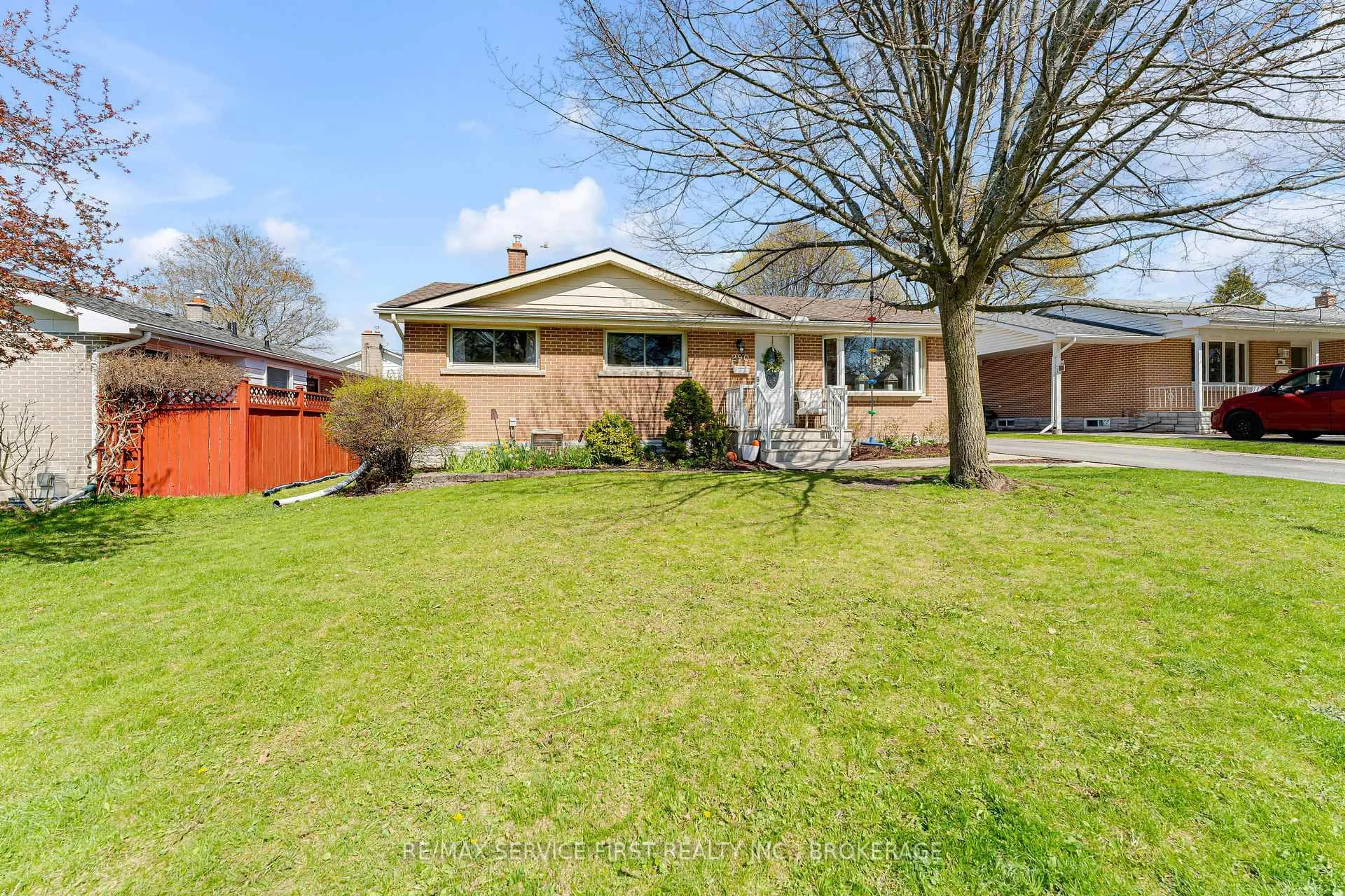 A pic from outside/outdoor area/front of a property/back of a property/a pic from drone, street for 290 Glen Castle Rd, Kingston Ontario K7M 4N8