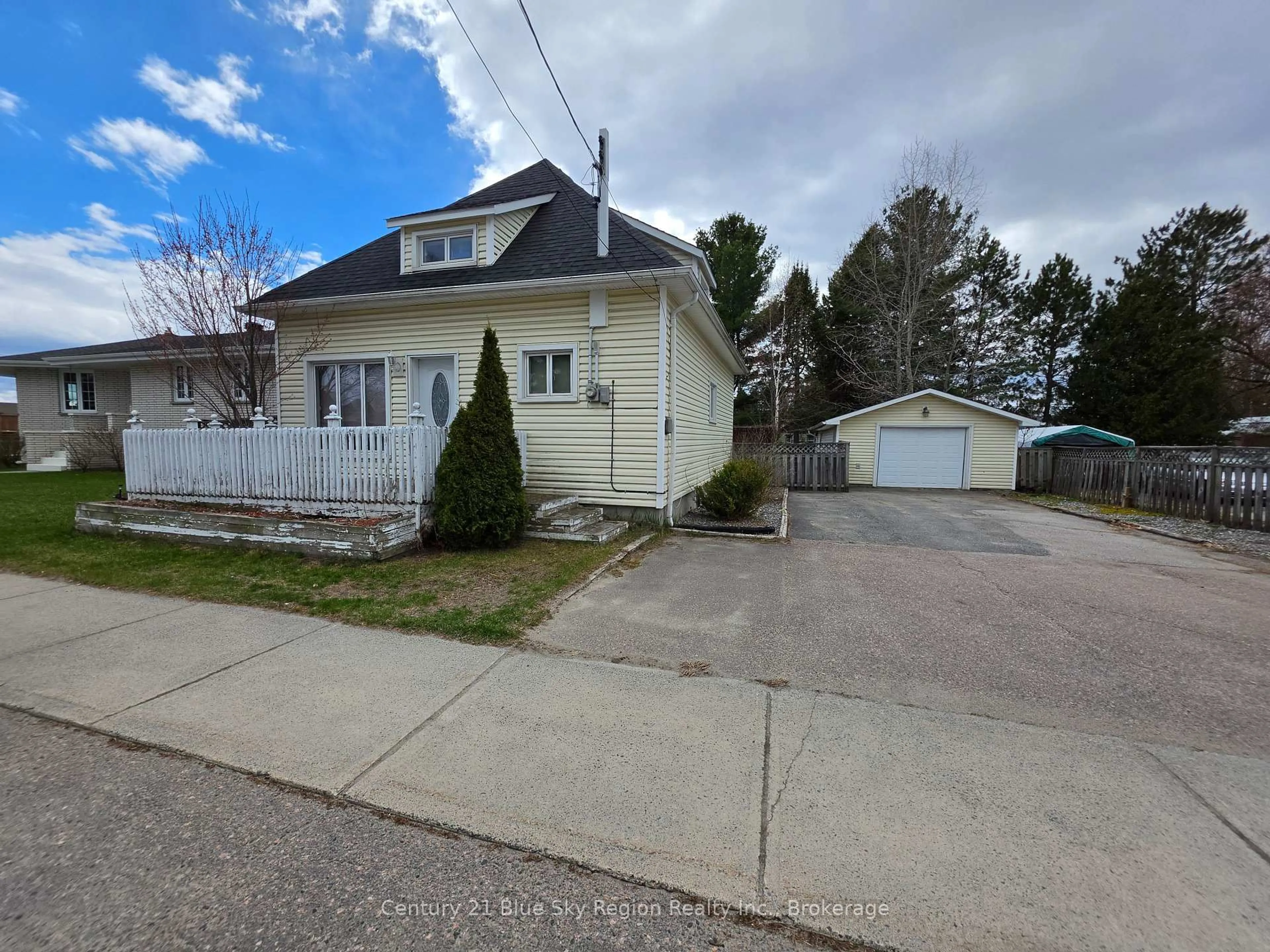 A pic from outside/outdoor area/front of a property/back of a property/a pic from drone, street for 167 Cache Bay Rd, West Nipissing Ontario P2B 3H2