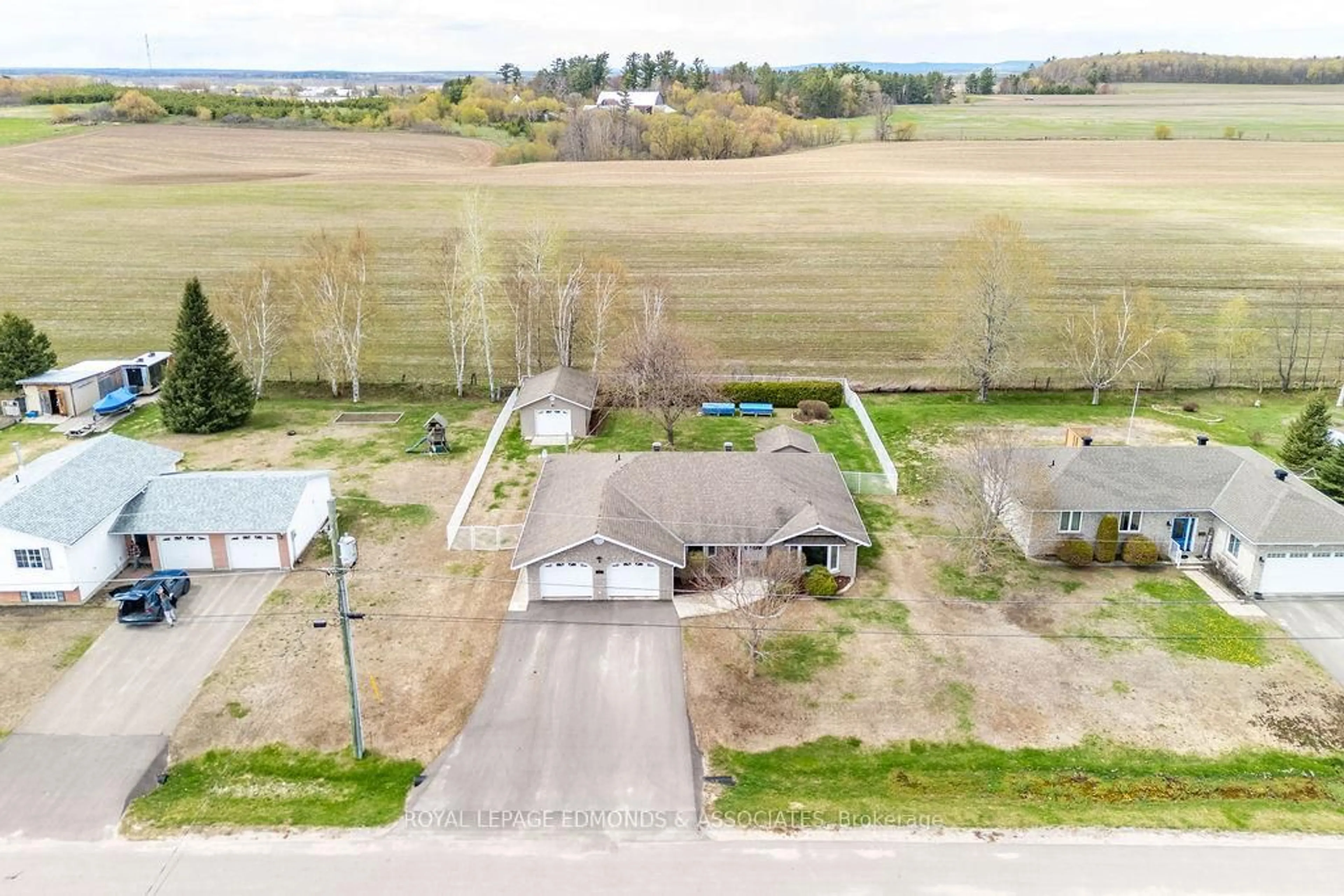A pic from outside/outdoor area/front of a property/back of a property/a pic from drone, unknown for 47 Cameron St, Beachburg Ontario K0J 1C0