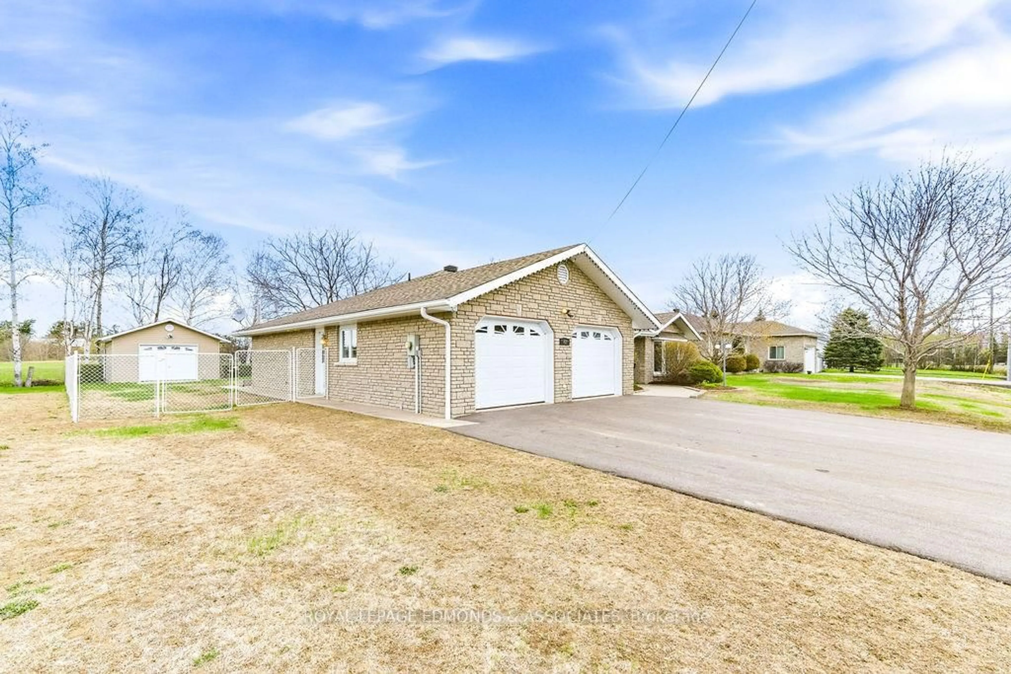 Indoor garage for 47 Cameron St, Beachburg Ontario K0J 1C0
