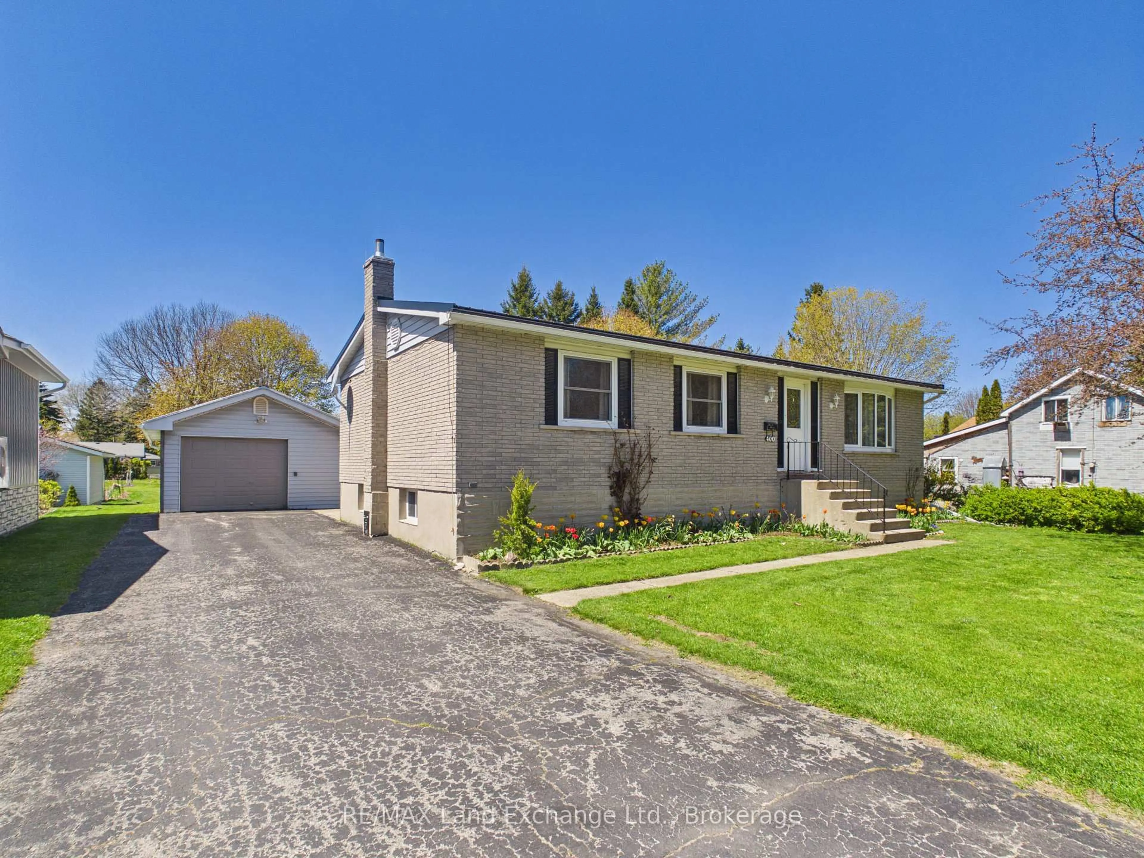 Home with vinyl exterior material, street for 400 Adelaide St, Kincardine Ontario N2Z 2W2