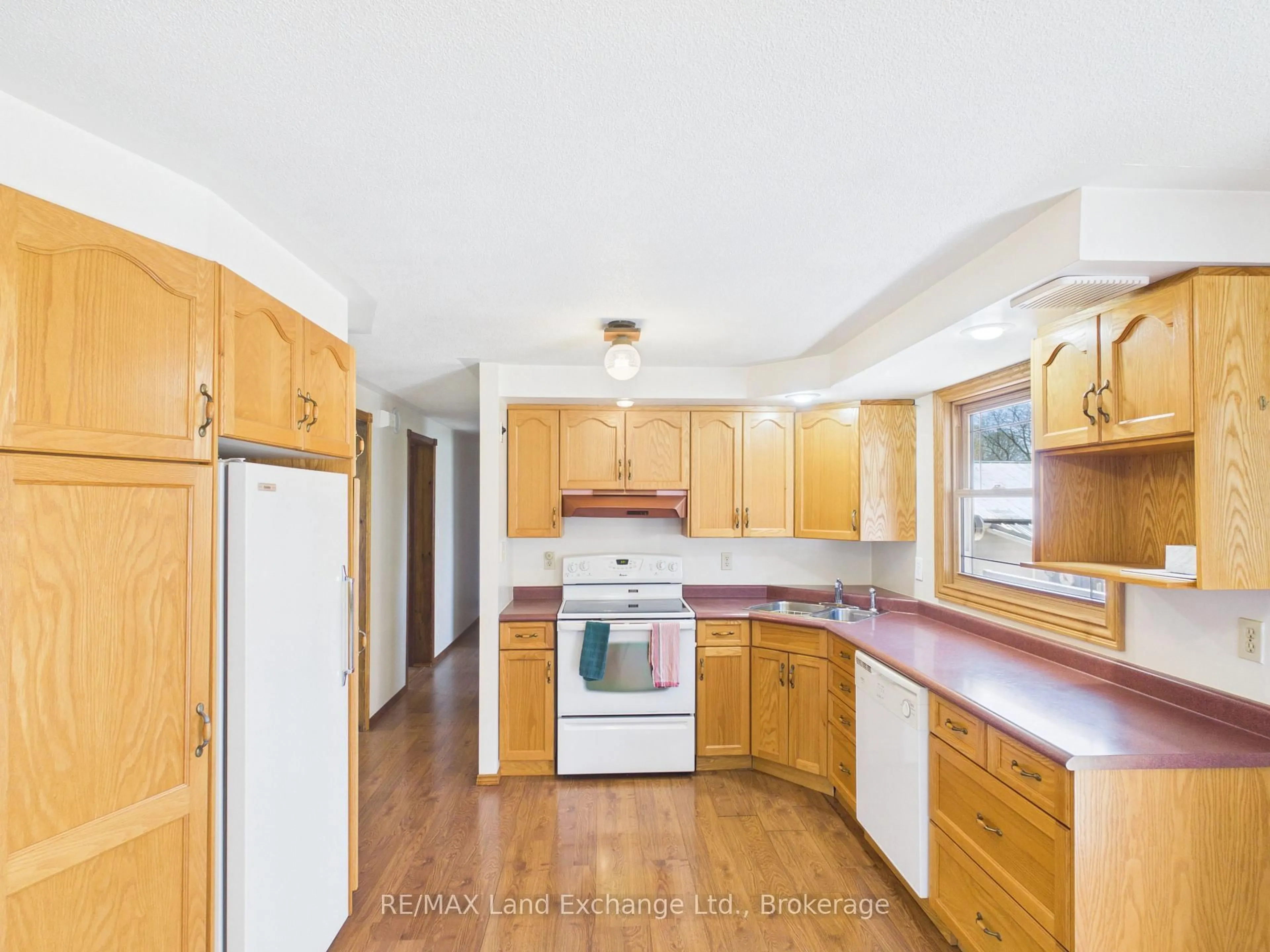 Standard kitchen, unknown for 400 Adelaide St, Kincardine Ontario N2Z 2W2