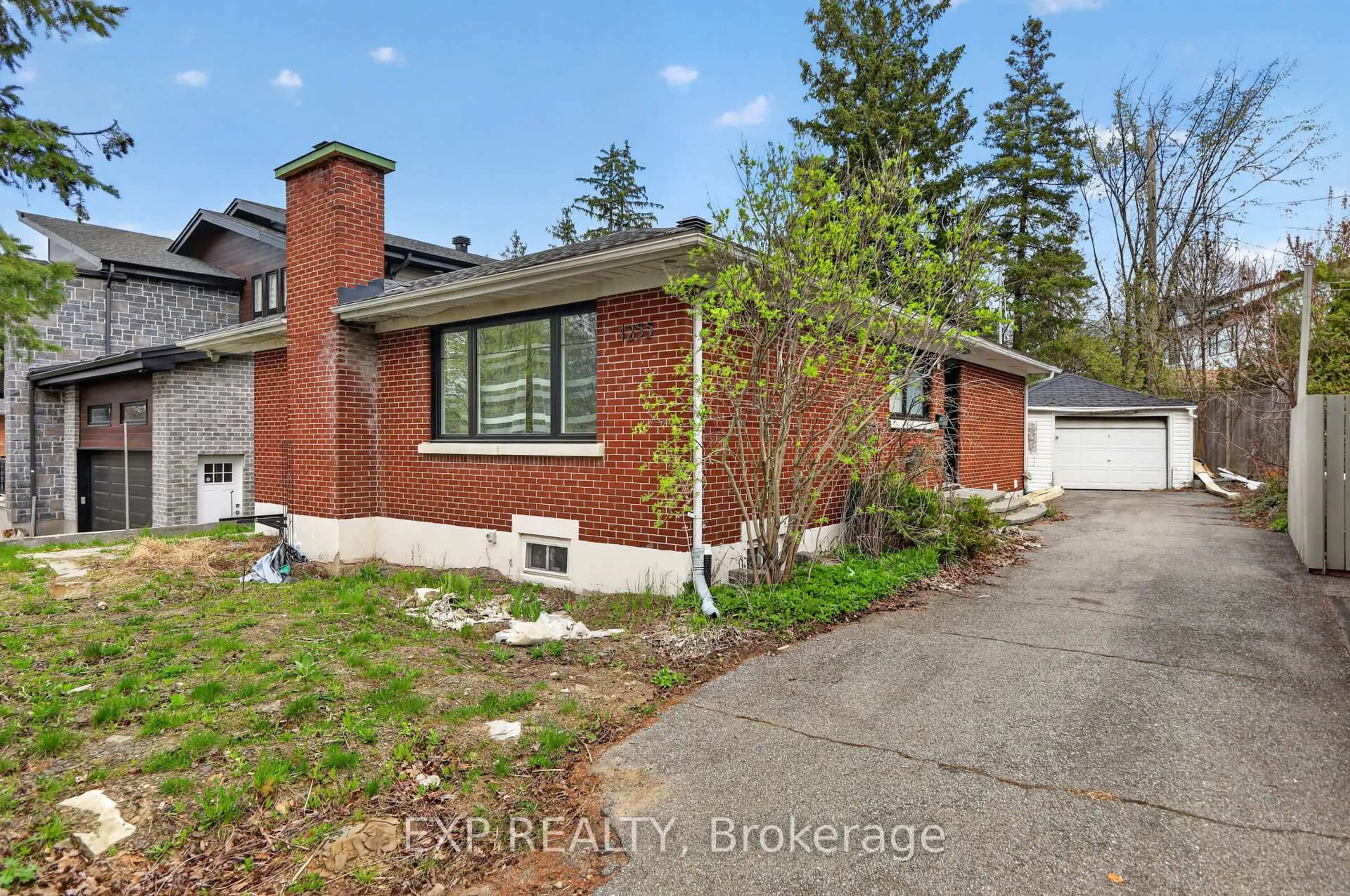 Home with brick exterior material, street for 1255 Evans Blvd, Ottawa Ontario K1H 7T7