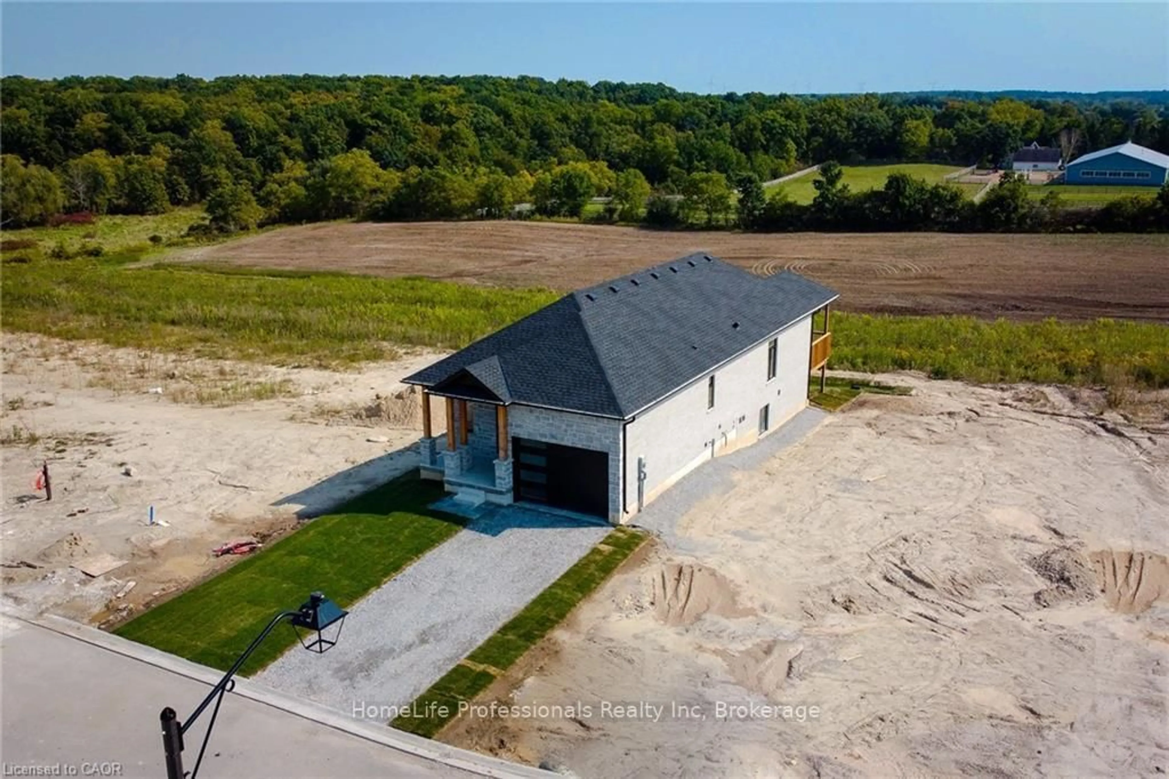 A pic from outside/outdoor area/front of a property/back of a property/a pic from drone, building for 137 PIKE CREEK Dr, Haldimand Ontario N0E 1E0