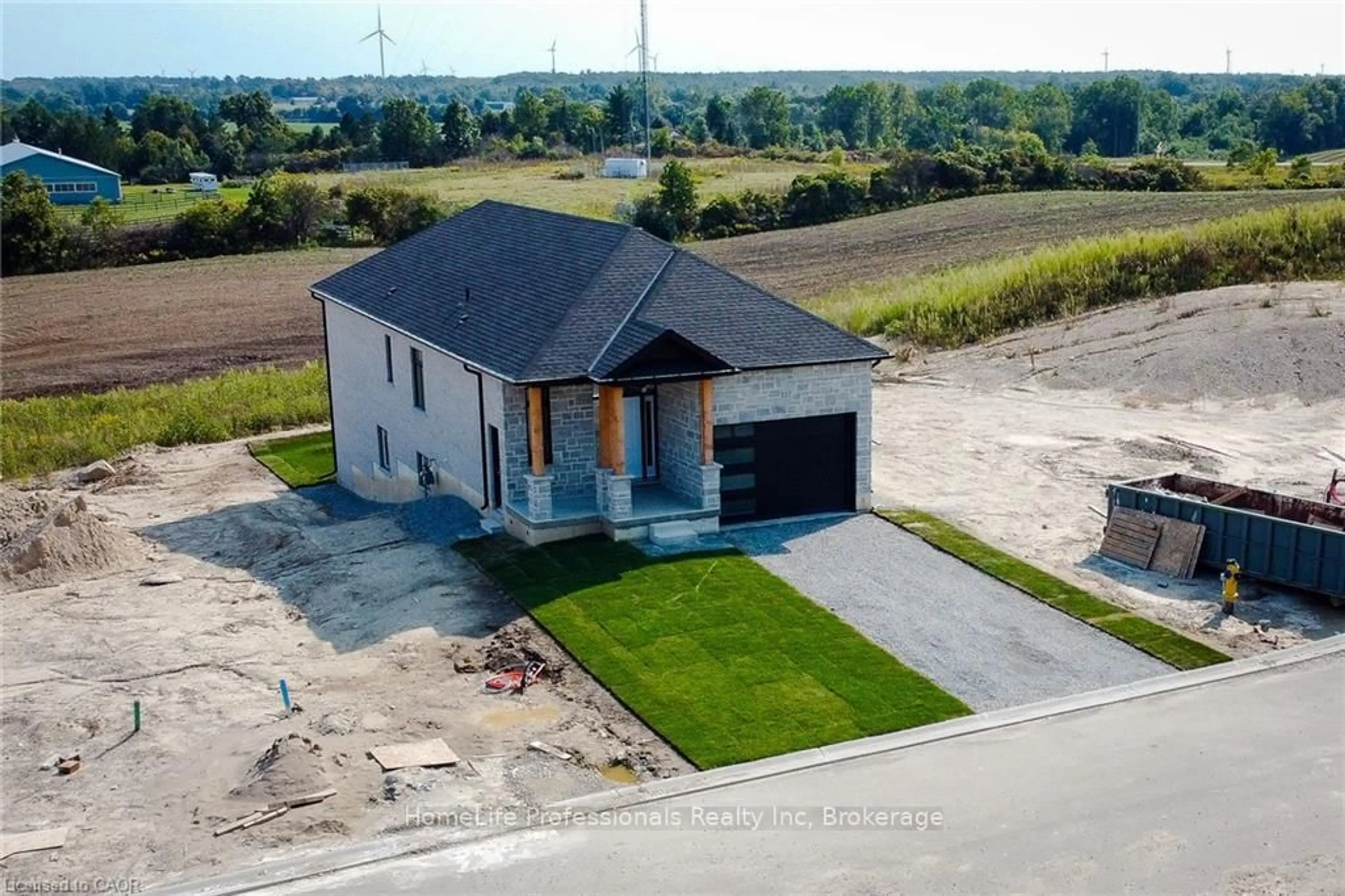 A pic from outside/outdoor area/front of a property/back of a property/a pic from drone, building for 137 PIKE CREEK Dr, Haldimand Ontario N0E 1E0