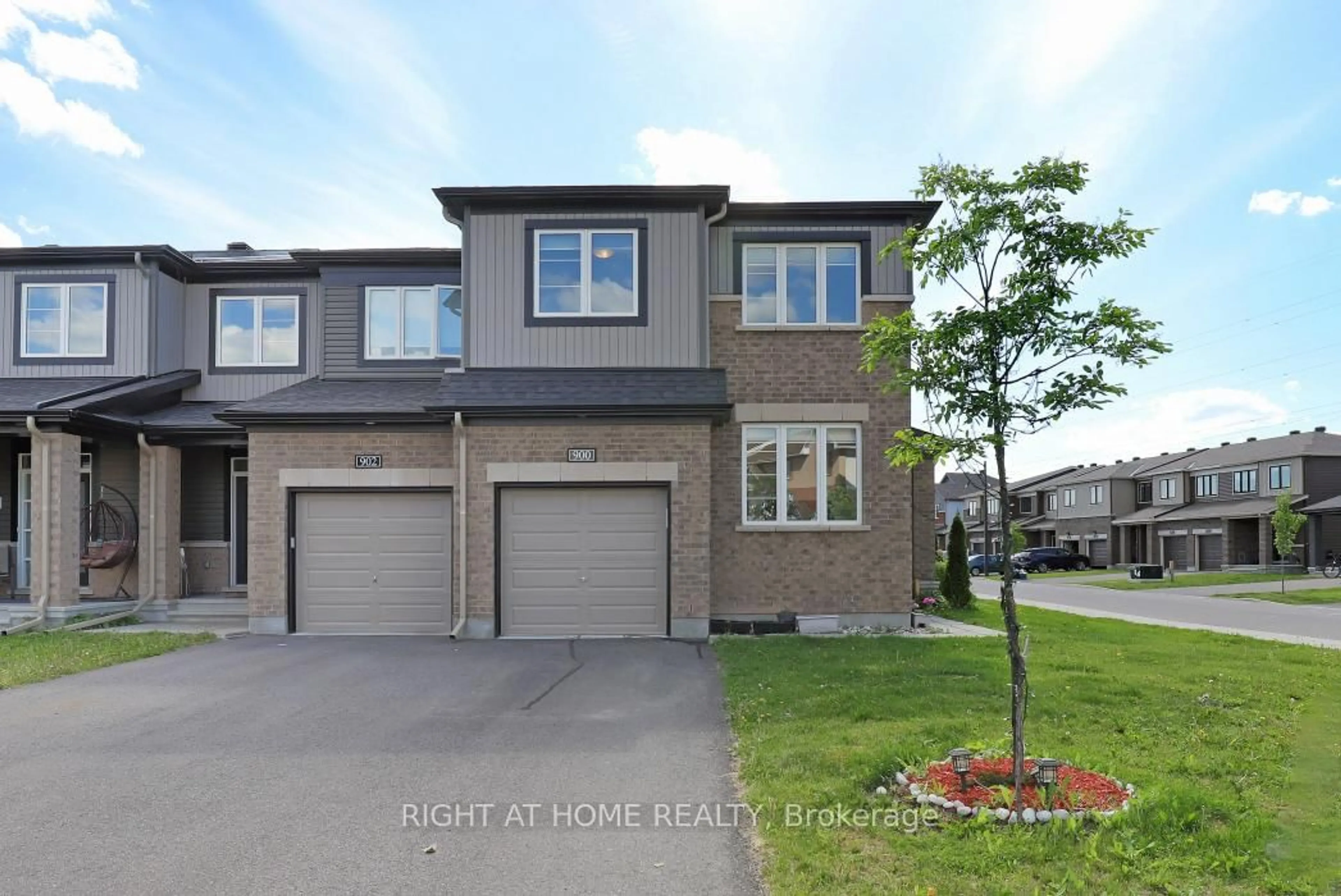 Unknown for 900 Serrano St, Orleans Ontario K4A 5L3