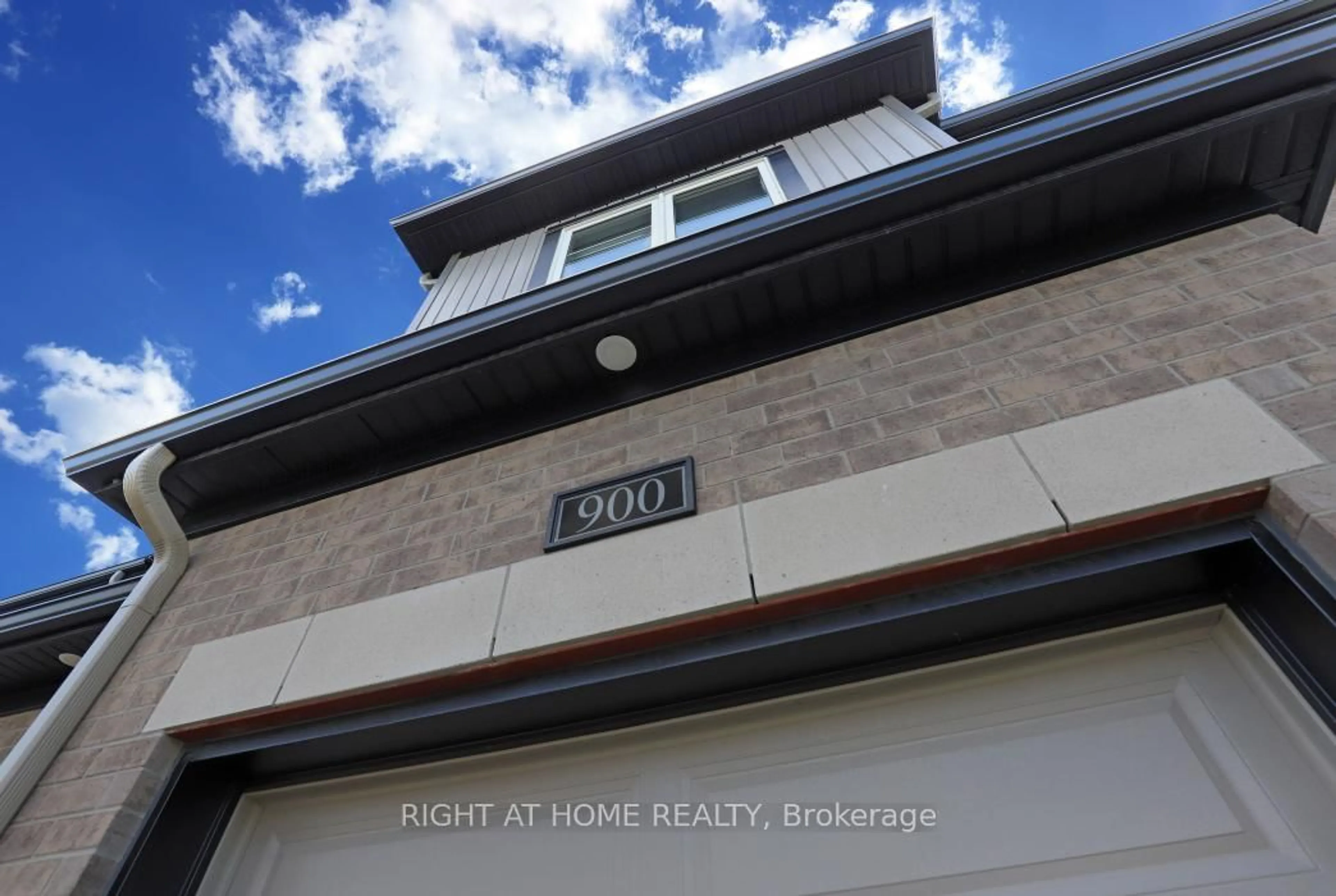Unknown for 900 Serrano St, Orleans Ontario K4A 5L3
