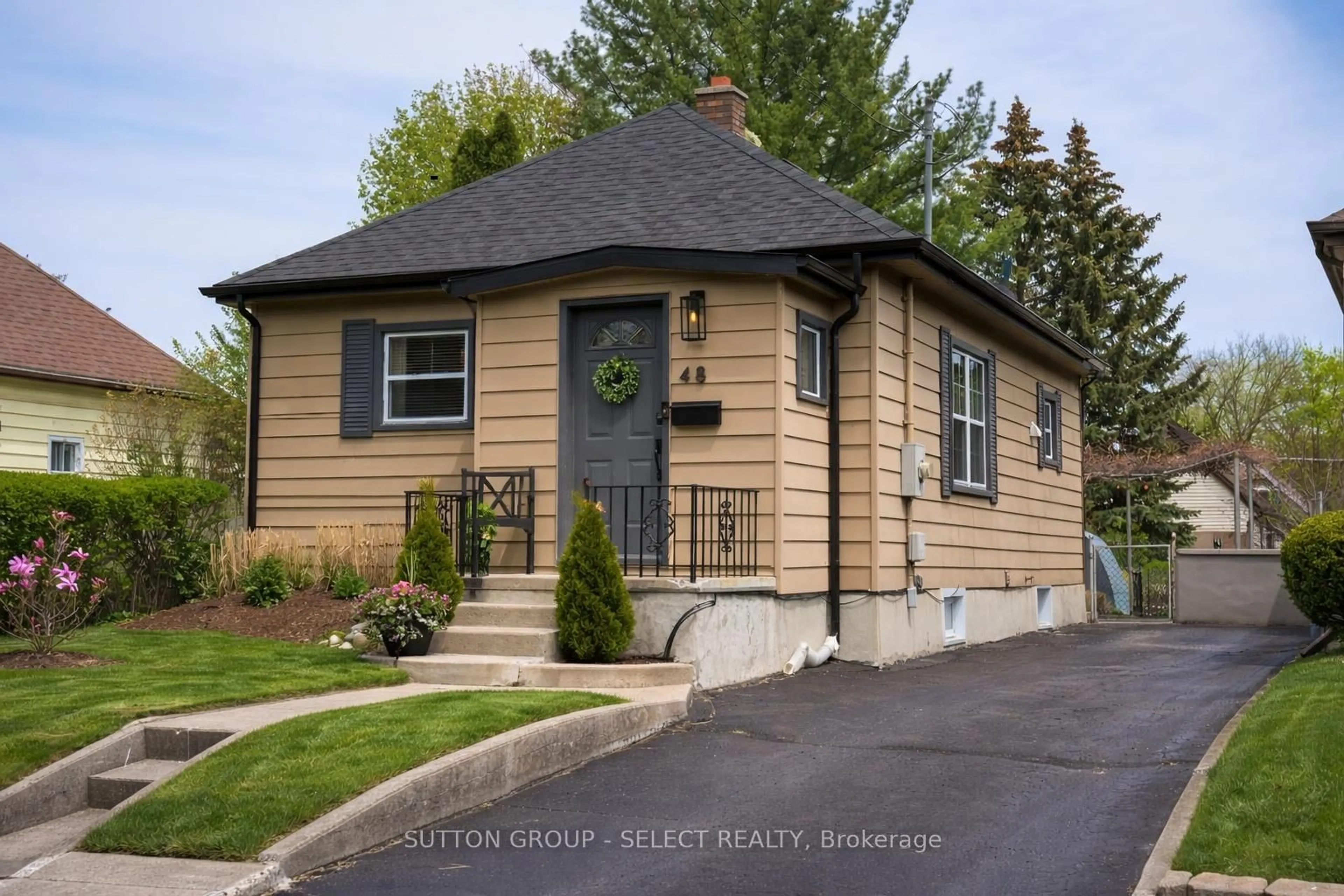 Home with vinyl exterior material, street for 48 Barker St, London East Ontario N5Y 1X6