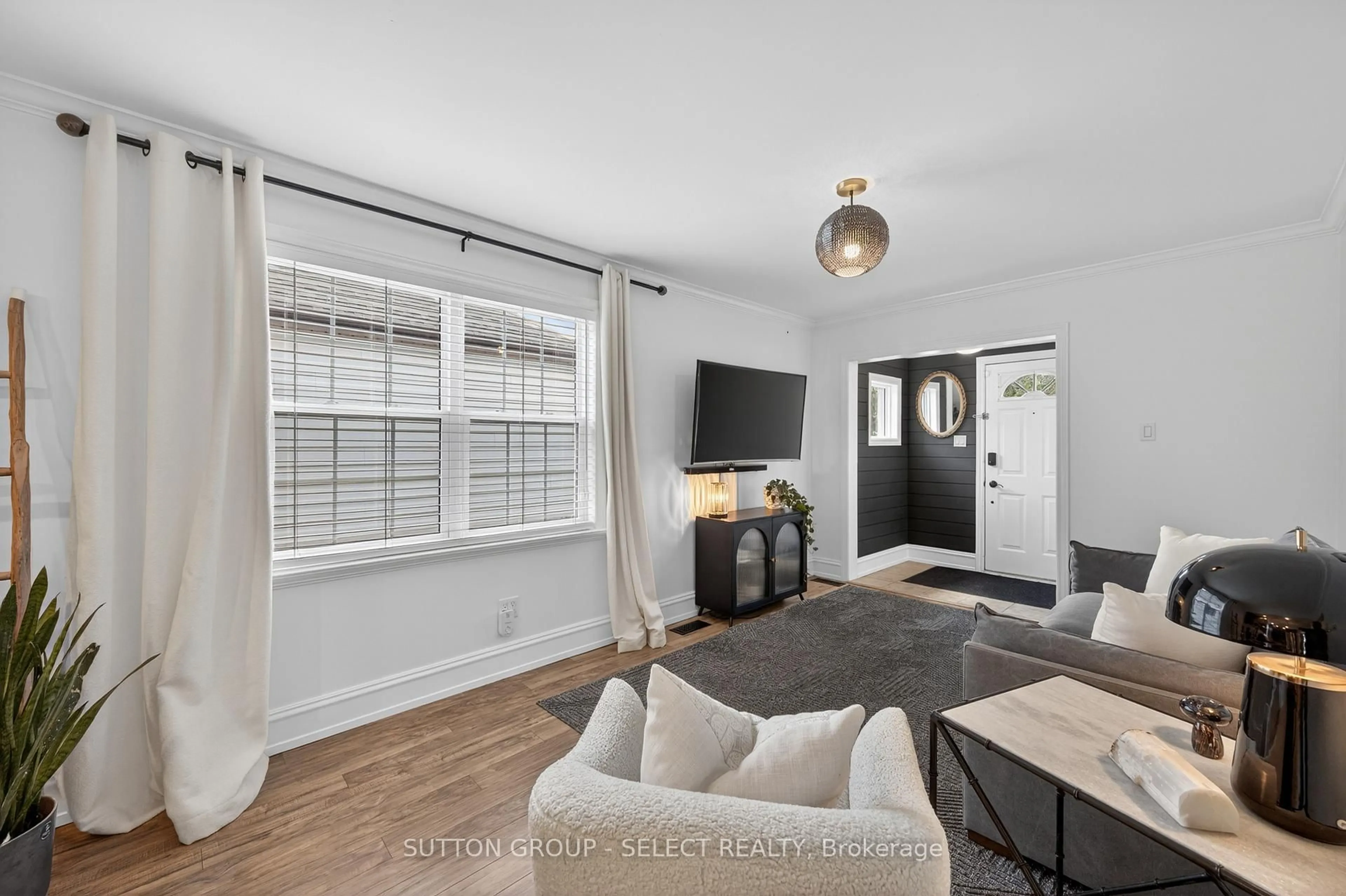 Living room with furniture, unknown for 48 Barker St, London East Ontario N5Y 1X6