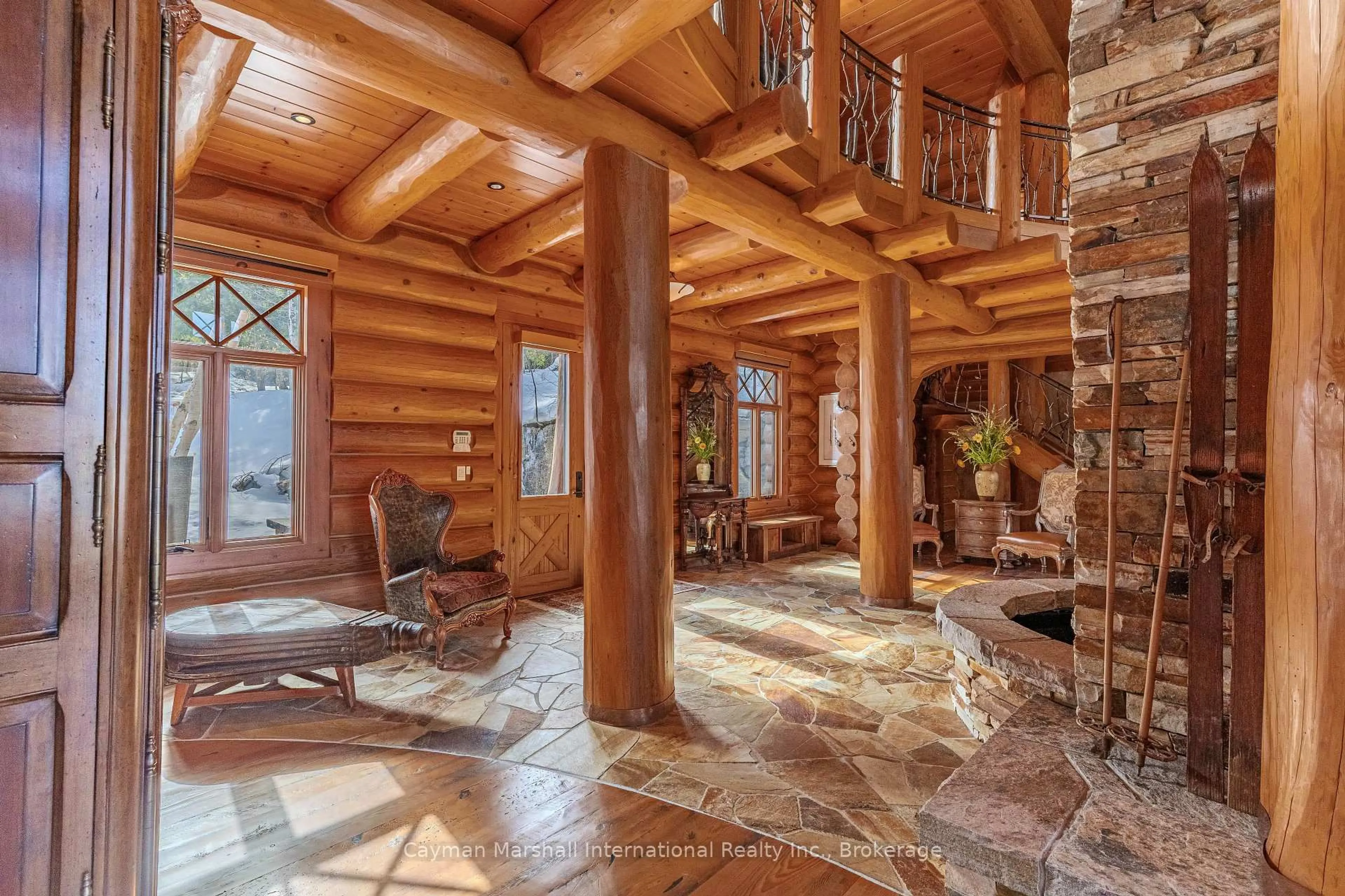 Indoor foyer for 1422 Barlochan Rd, Muskoka Lakes Ontario P1P 1R2