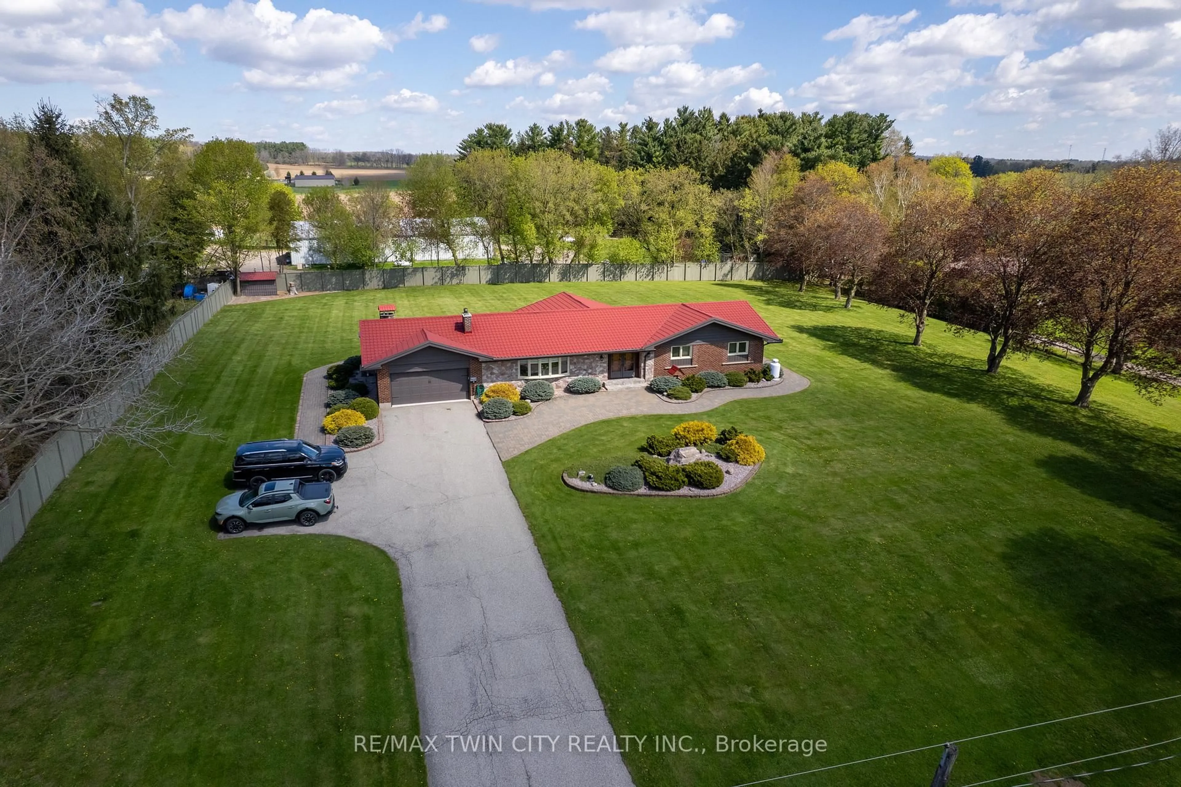 A pic from outside/outdoor area/front of a property/back of a property/a pic from drone, unknown for 473 GERMAN SCHOOL Rd, Brant Ontario N3L 3E1