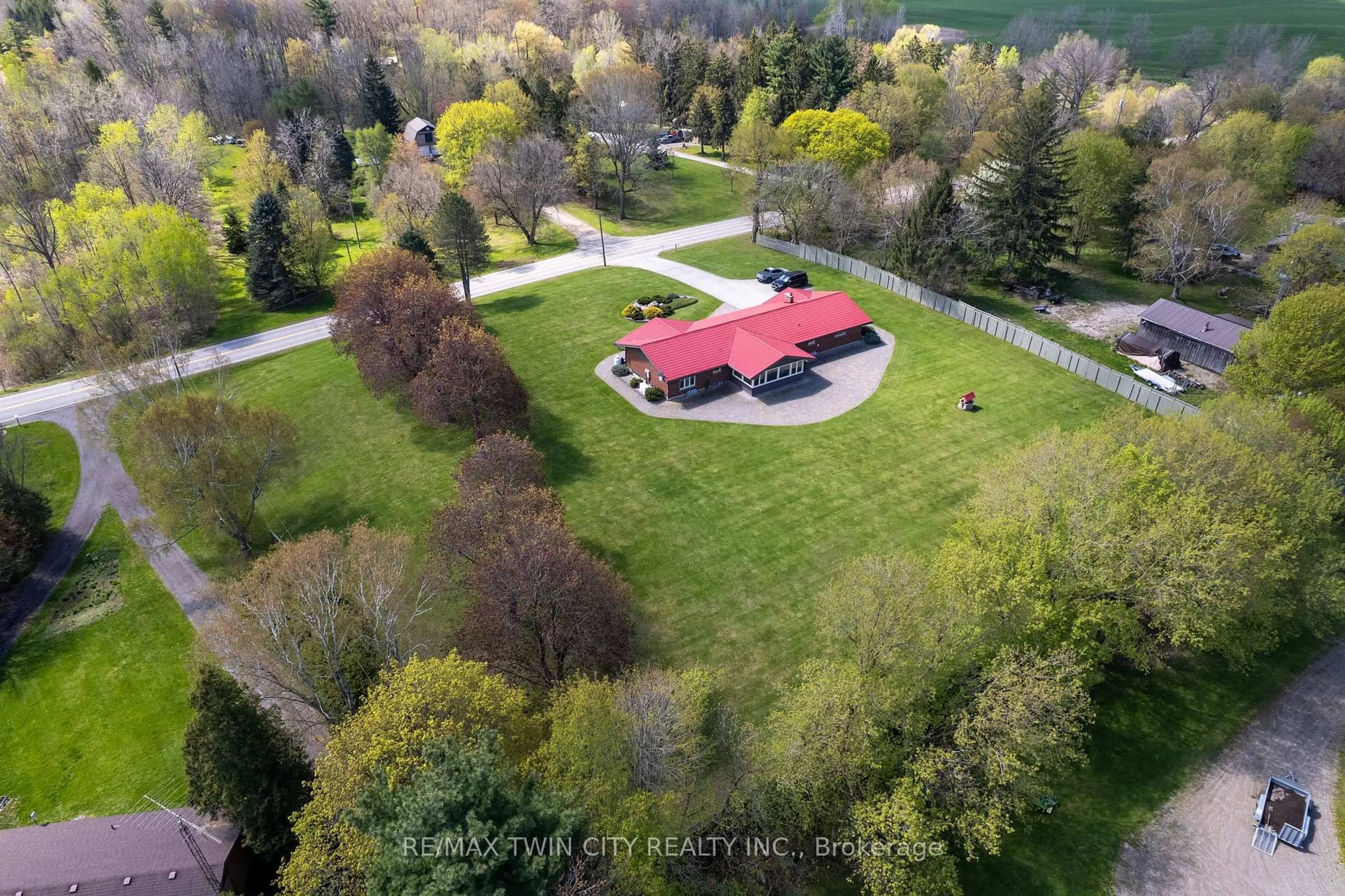 A pic from outside/outdoor area/front of a property/back of a property/a pic from drone, unknown for 473 GERMAN SCHOOL Rd, Brant Ontario N3L 3E1