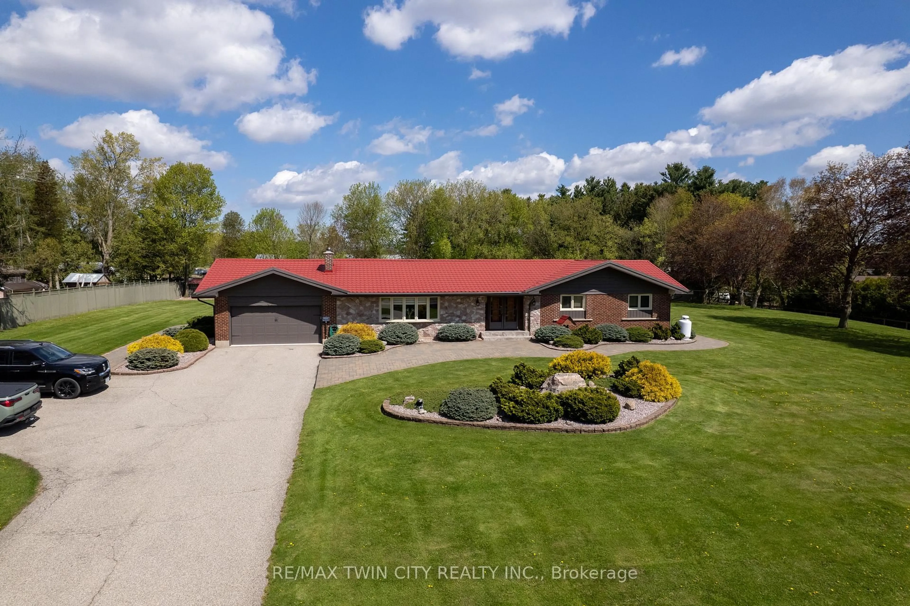 A pic from outside/outdoor area/front of a property/back of a property/a pic from drone, unknown for 473 GERMAN SCHOOL Rd, Brant Ontario N3L 3E1