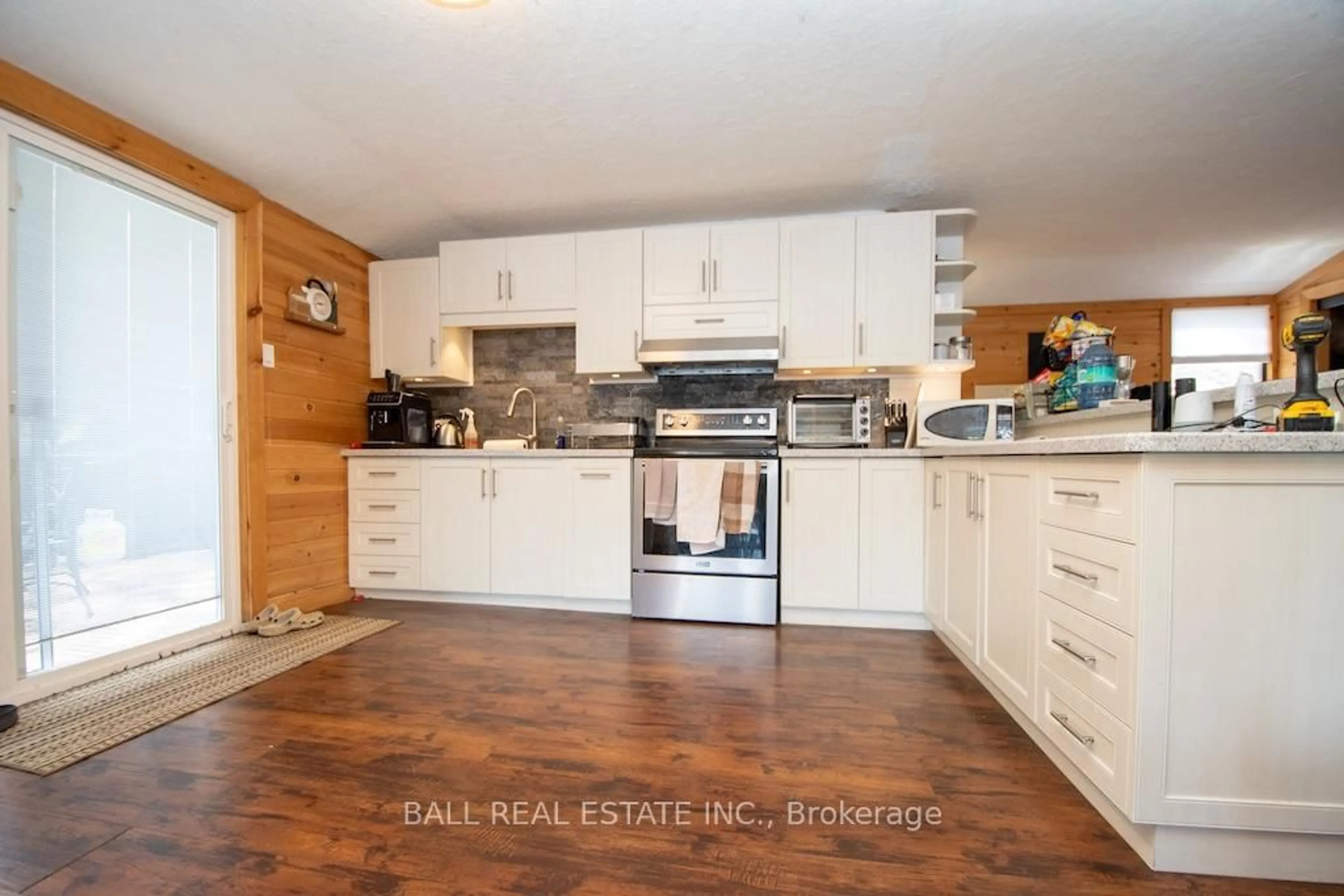 Open concept kitchen, wood/laminate floor for 388 Island 38 Kasshabog Lake, Havelock-Belmont-Methuen Ontario K0L 1Z0