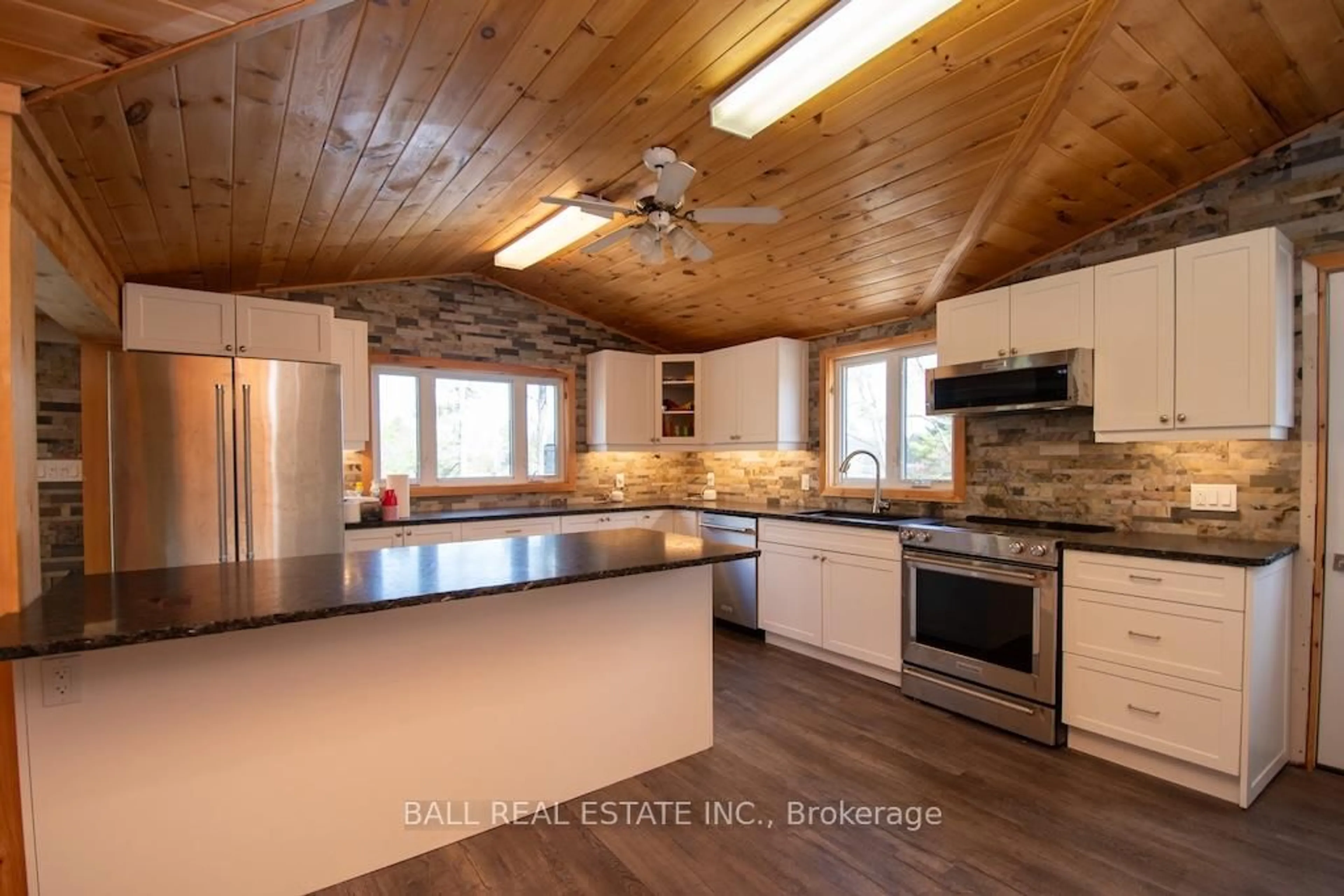 Open concept kitchen, wood/laminate floor for 385 Island 38 Kasshabog Lake, Havelock-Belmont-Methuen Ontario K0L 1Z0
