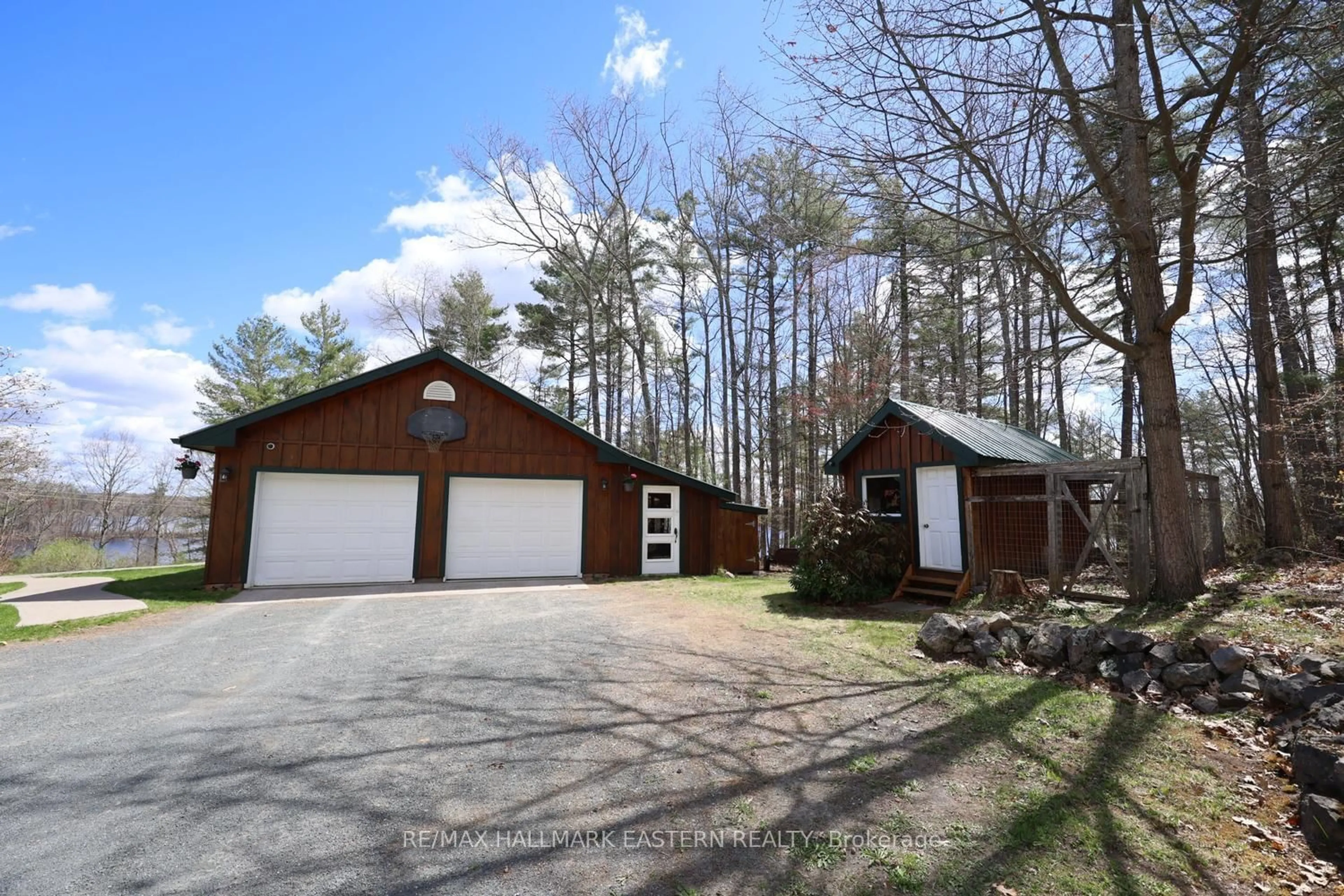 Indoor garage for 101 Fire Route 1, Havelock-Belmont-Methuen Ontario K0L 1Z0