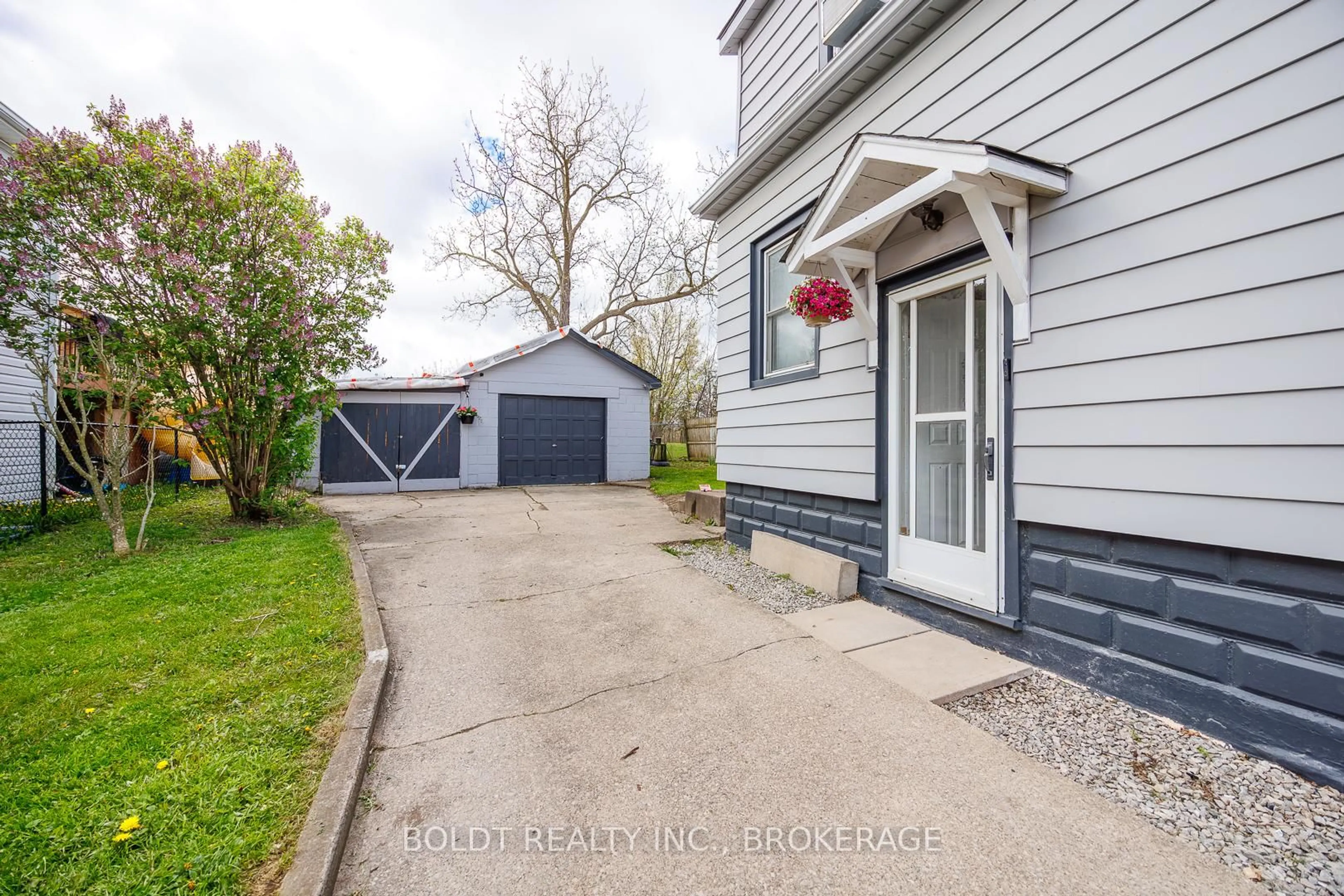 Unknown for 142 CLARA St, Thorold Ontario L2V 1K3