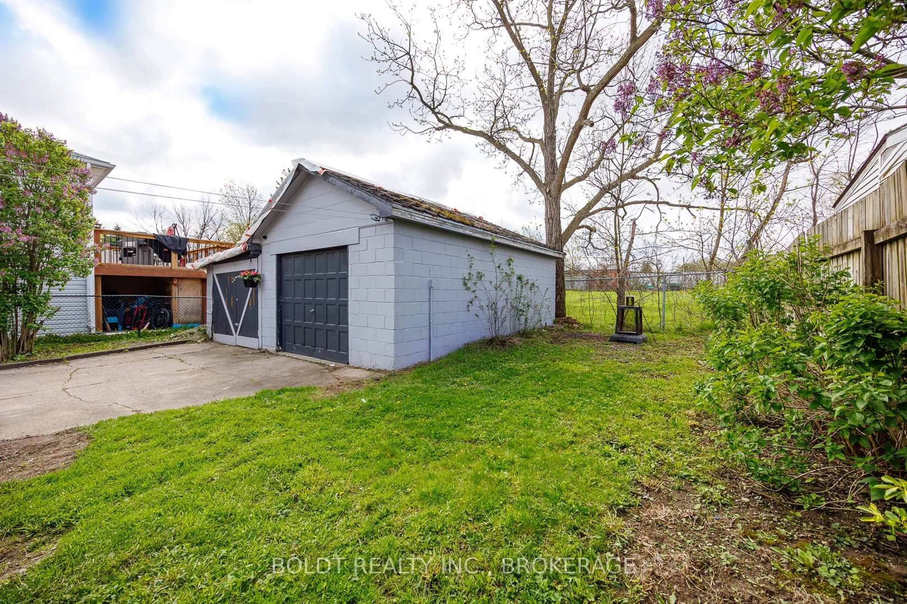 Shed for 142 CLARA St, Thorold Ontario L2V 1K3