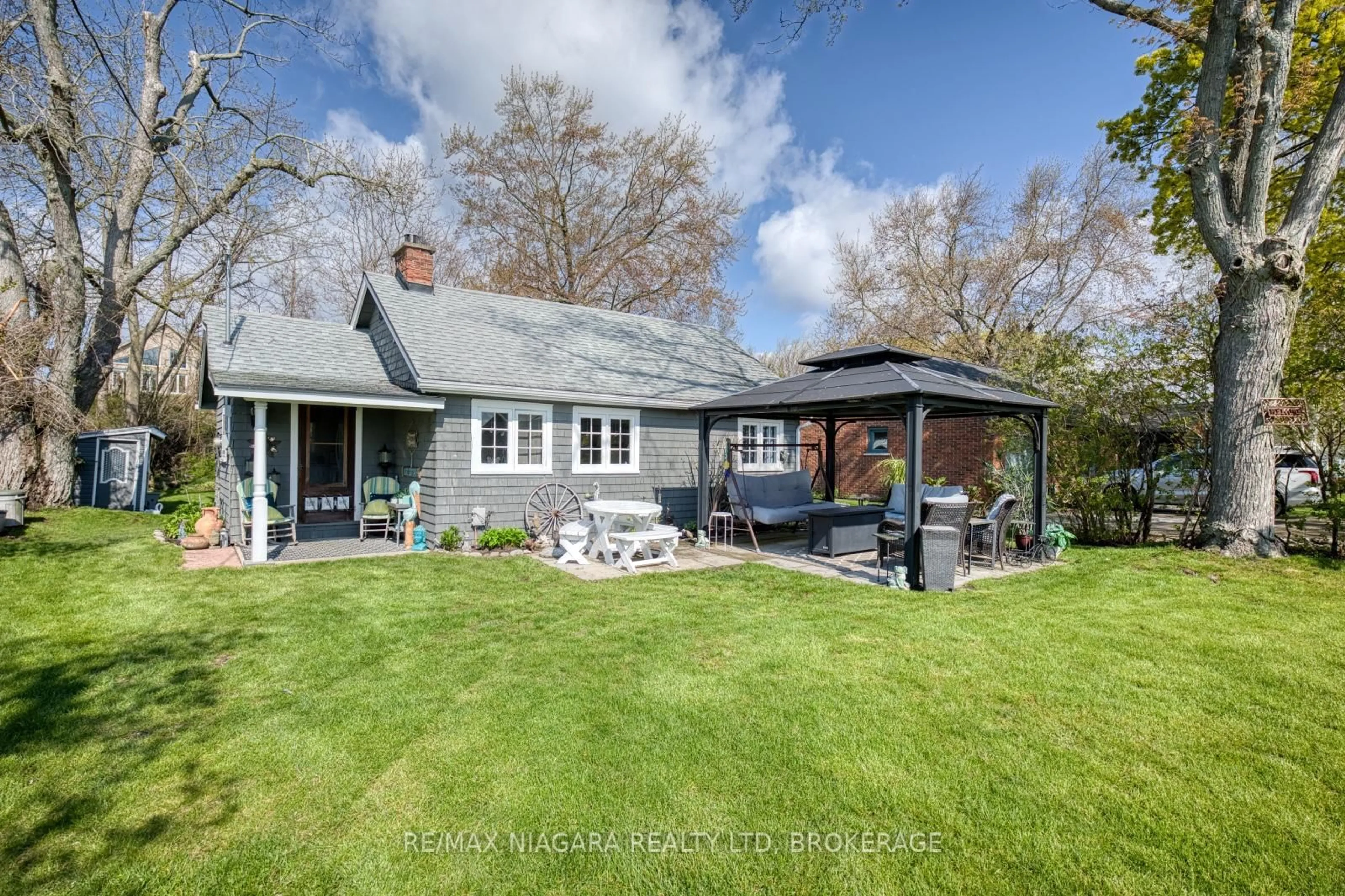 A pic from outside/outdoor area/front of a property/back of a property/a pic from drone, street for 20 Mohawk Point Rd, Haldimand Ontario N0A 1K0