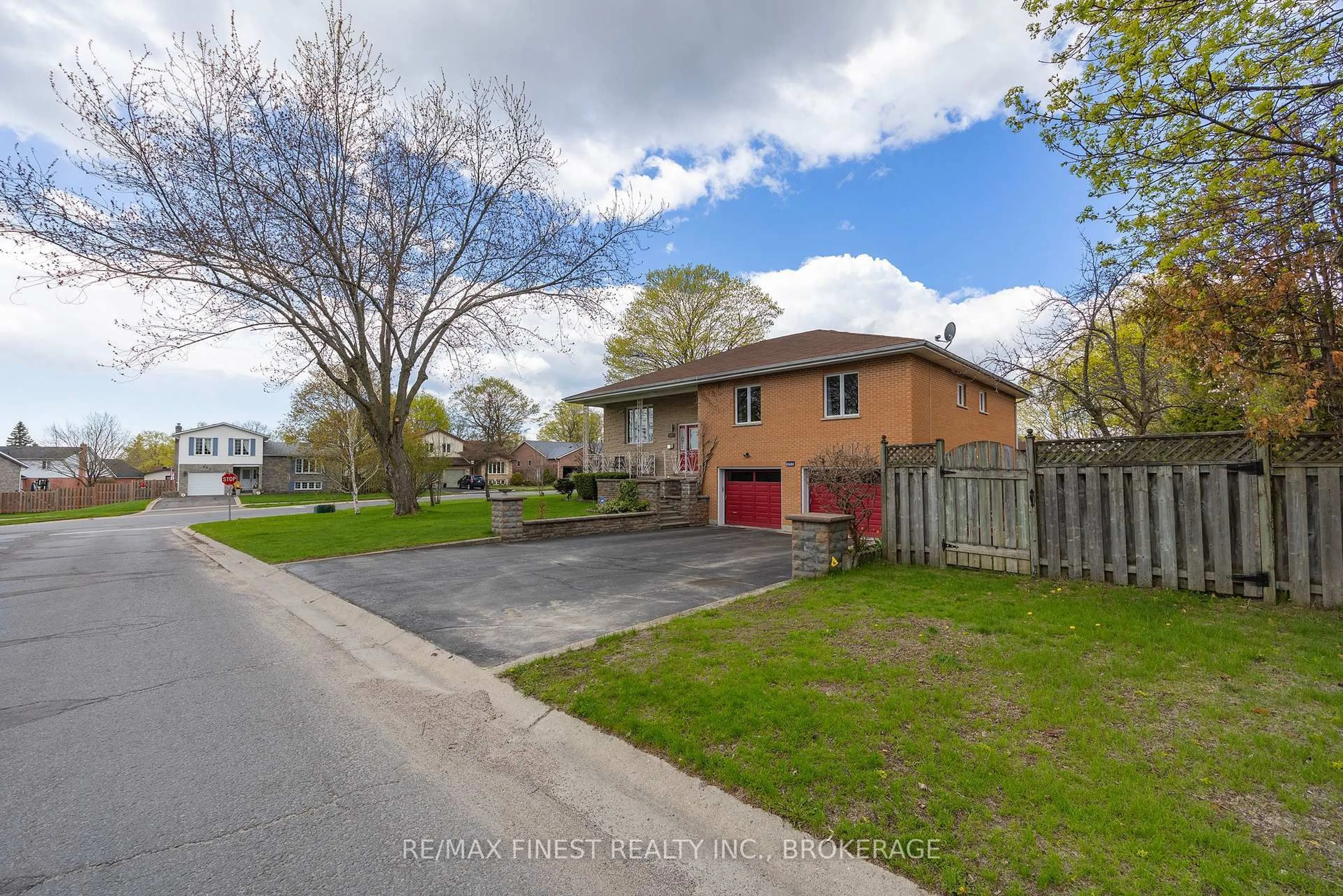 A pic from outside/outdoor area/front of a property/back of a property/a pic from drone, street for 895 Nottinghill Ave, Kingston Ontario K7P 2B4