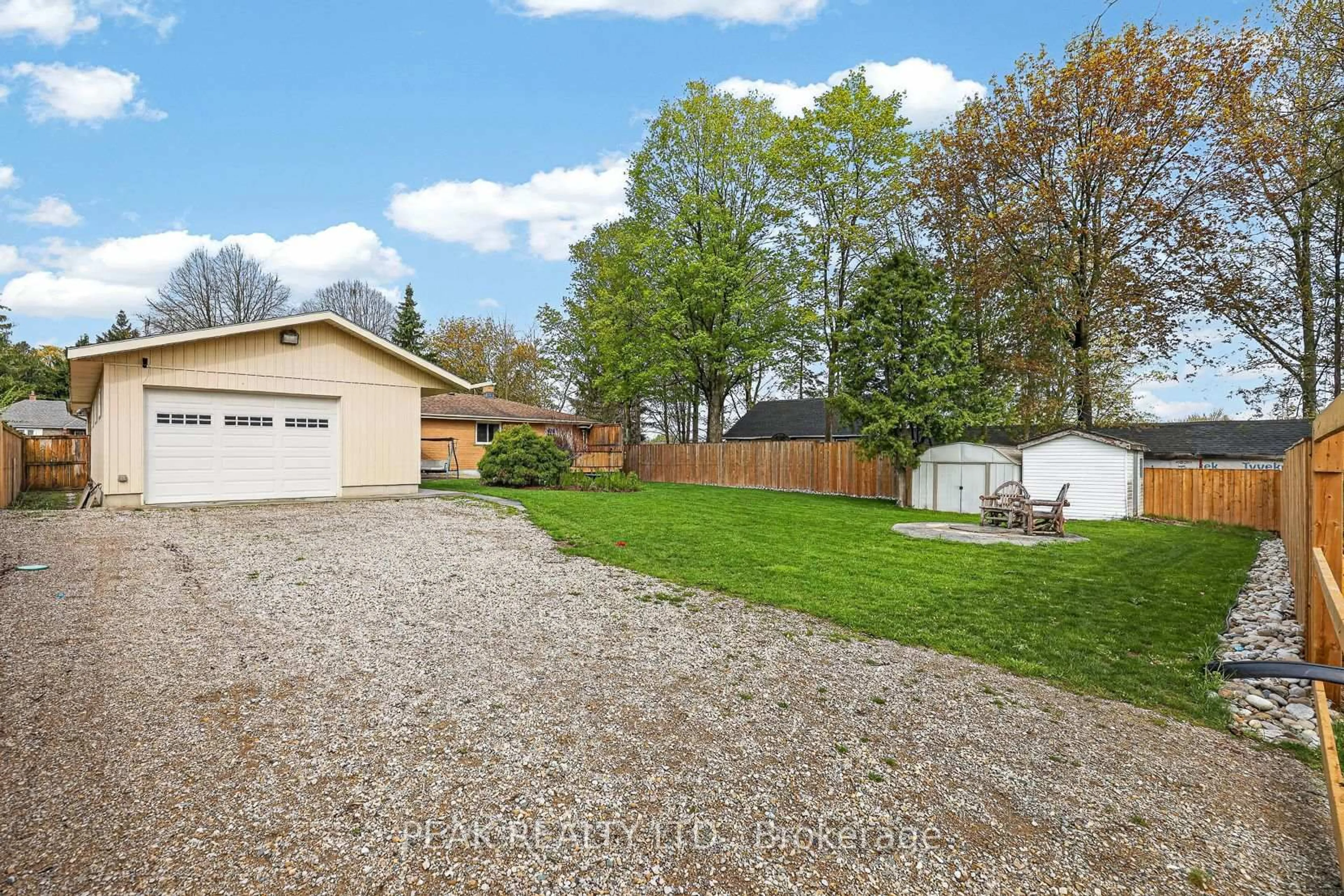 A pic from outside/outdoor area/front of a property/back of a property/a pic from drone, street for 269 Robinson St, Woodstock Ontario N4S 3B8