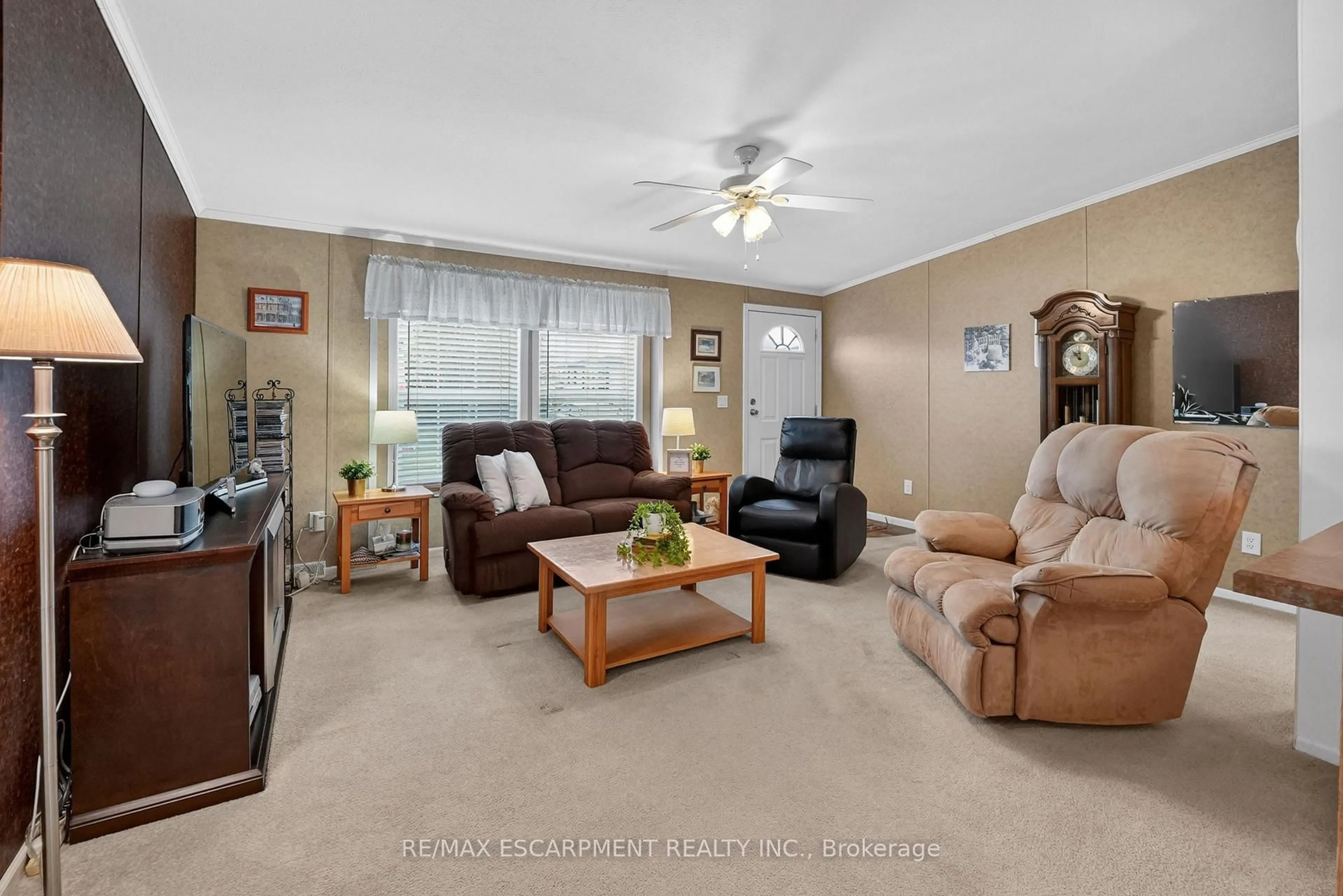 Living room with furniture, unknown for 3033 Townline Rd #99, Fort Erie Ontario L0S 1S1