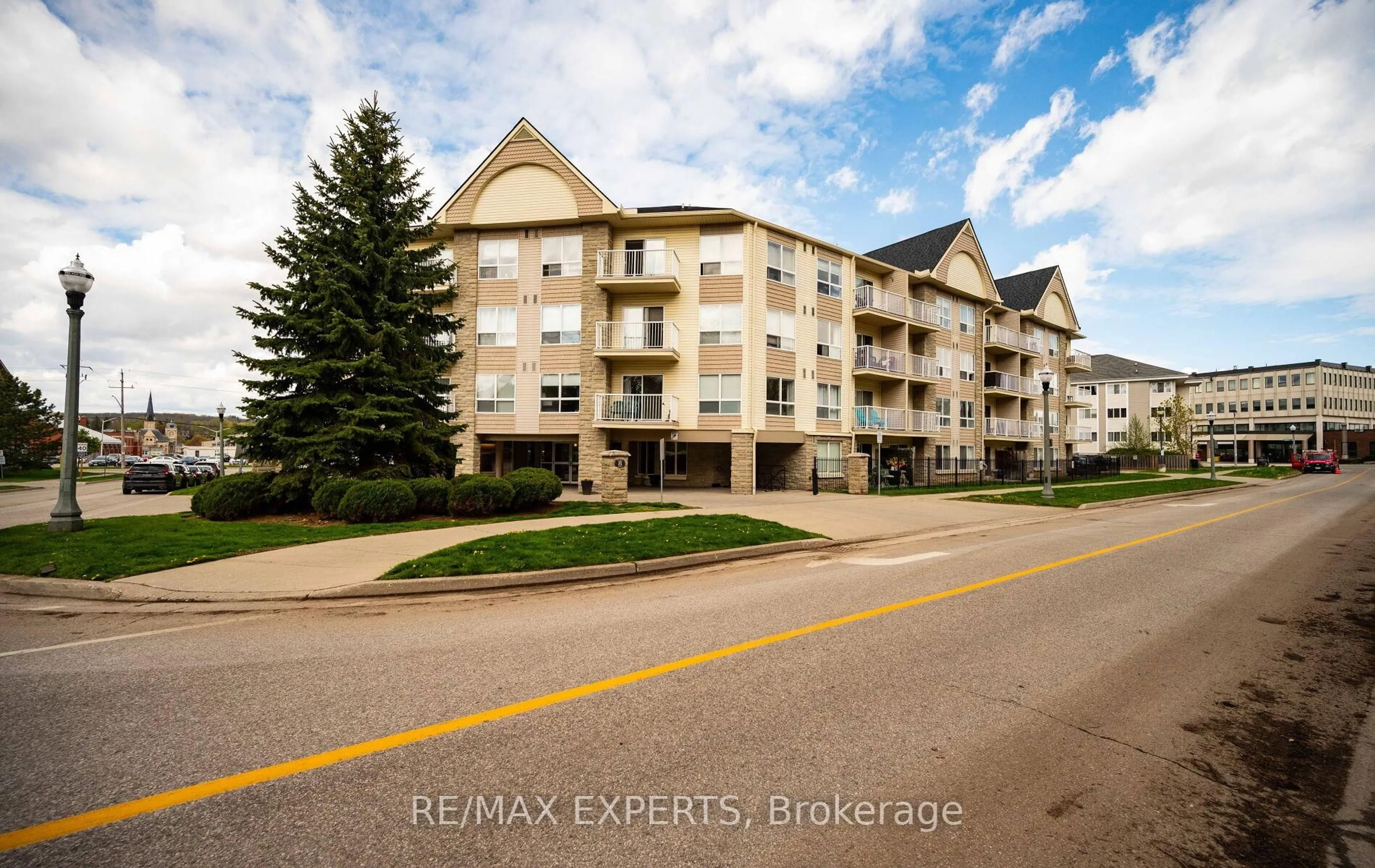 Unknown for 8 Harris St #319, Cambridge Ontario N1R 8R1