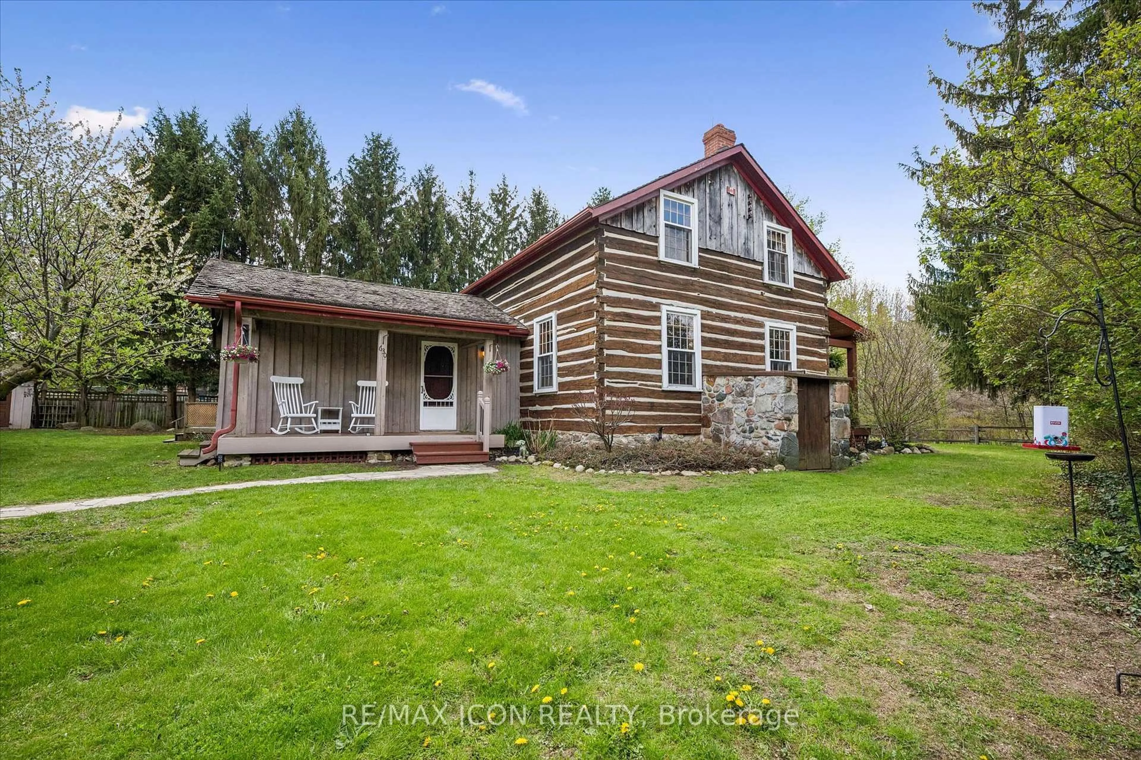 A pic from outside/outdoor area/front of a property/back of a property/a pic from drone, building for 630 Robert Ferrie Dr, Kitchener Ontario N2P 2R4